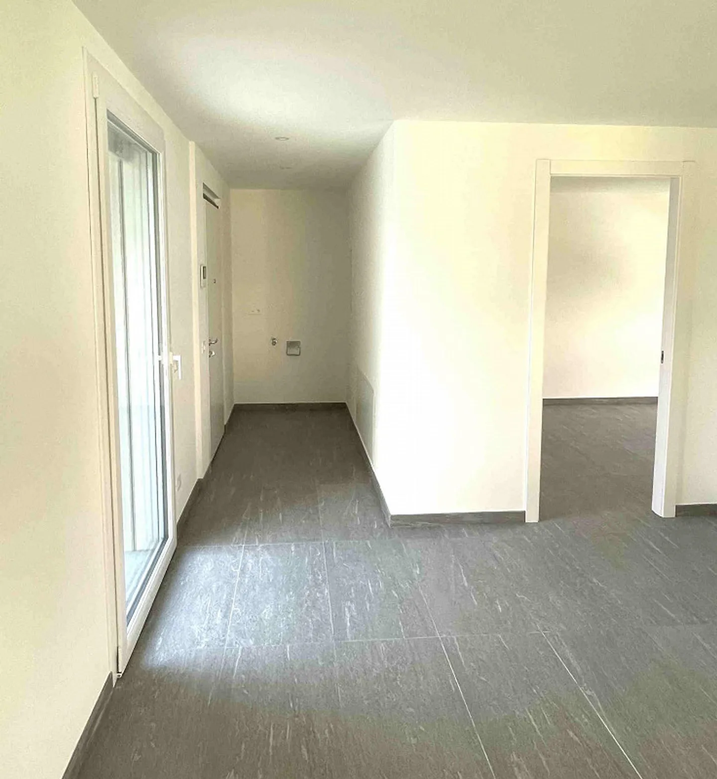 AFFARE Nuovo appartamento all'ultimo piano - Foto 3 di 13