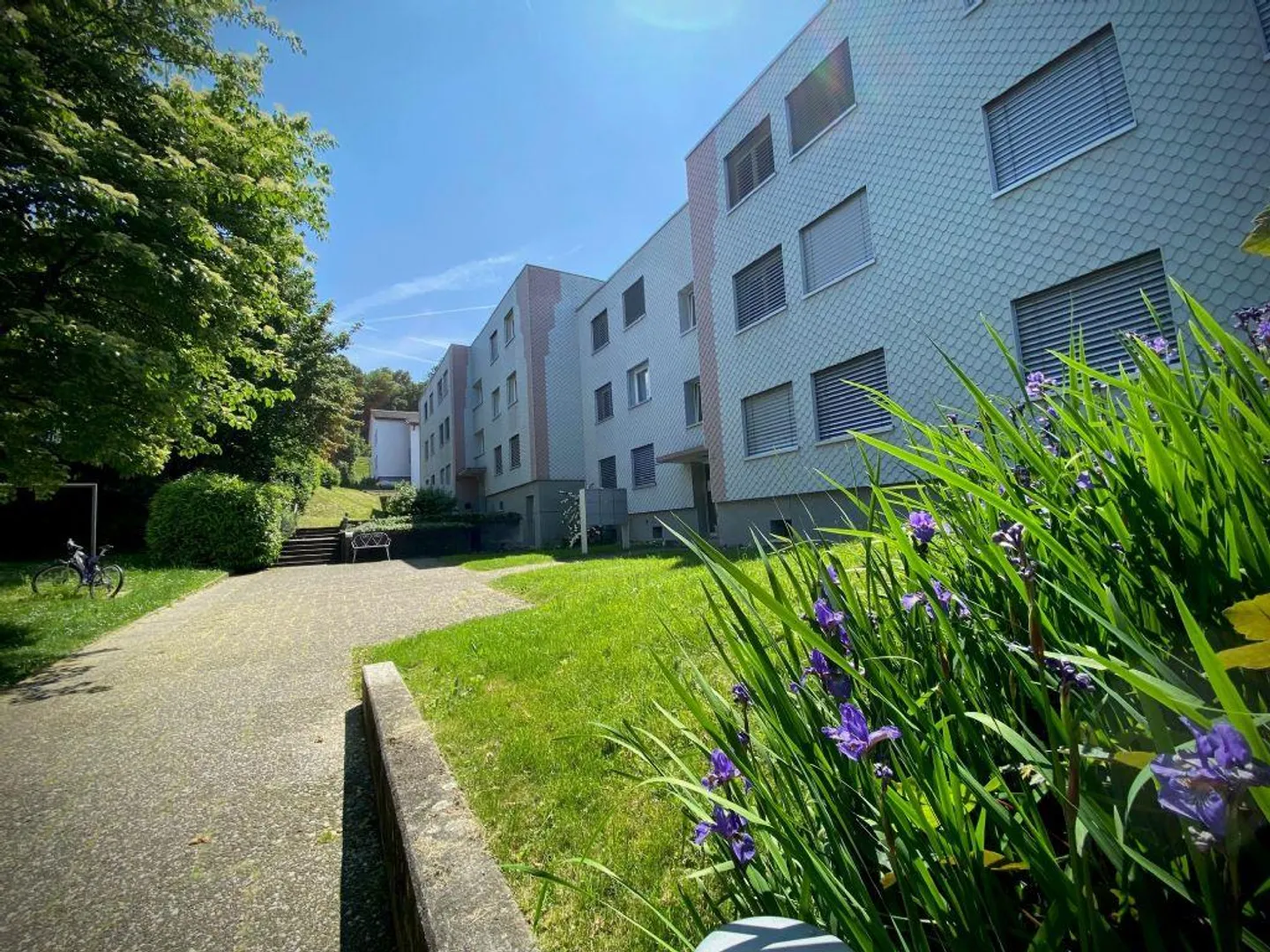 STÄDTISCH | SONNIG | TEILSANIERT - Foto 1 von 11