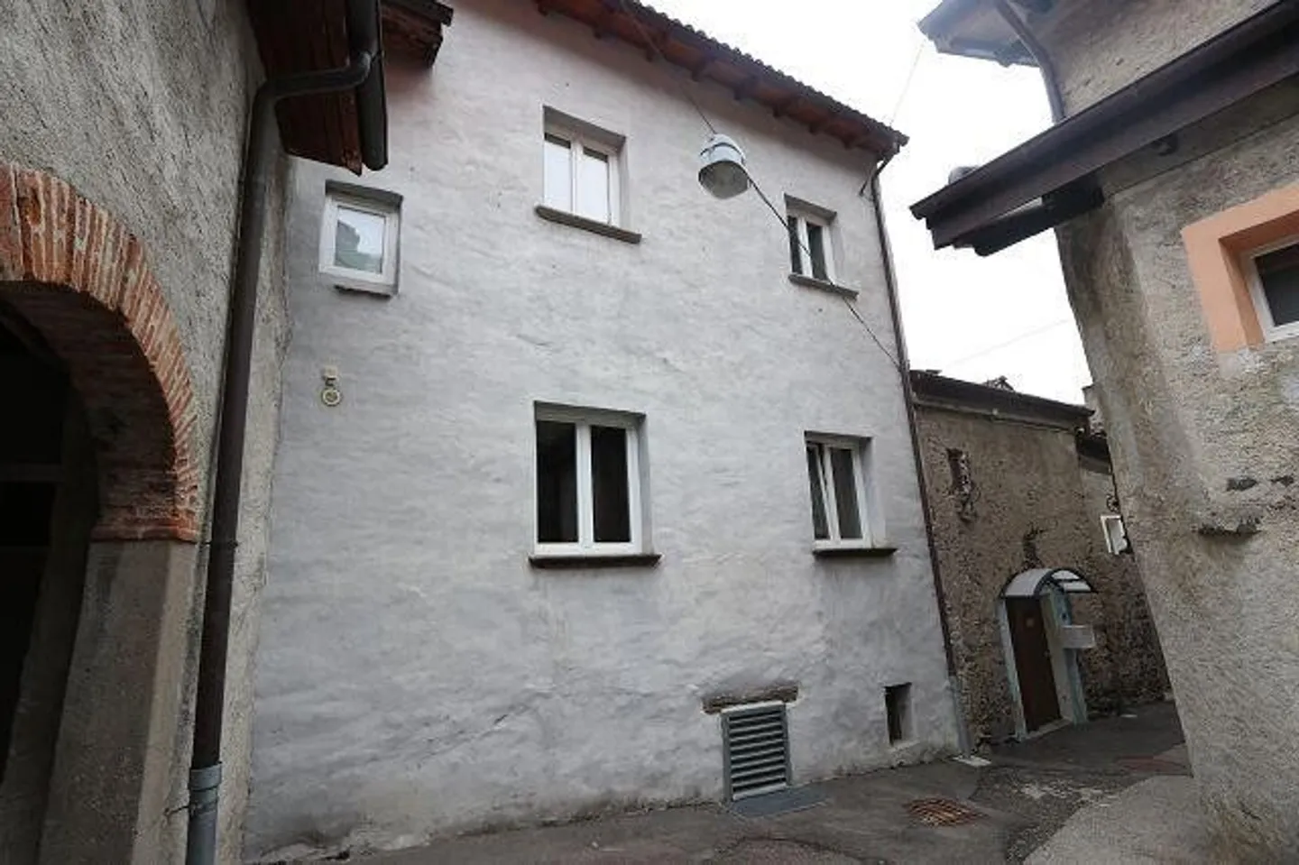 Maison de village 5 1/2 pièces avec 4 places de parking extérieures - Photo 1 sur 13