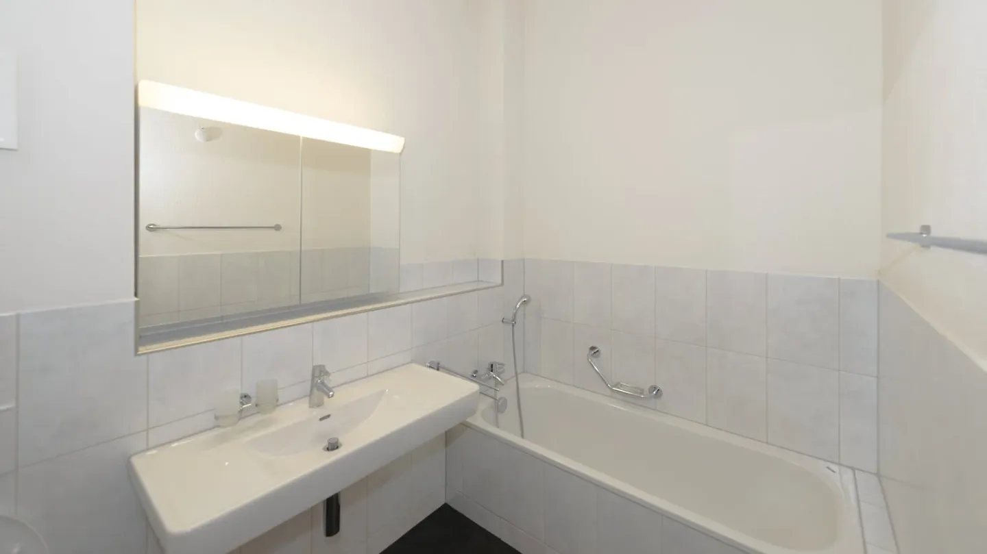 Einmalige und helle  3 ½-Zimmer Dachwohnung am Rande des alten Dorfkerns von Elgg - Photo 8 of 11