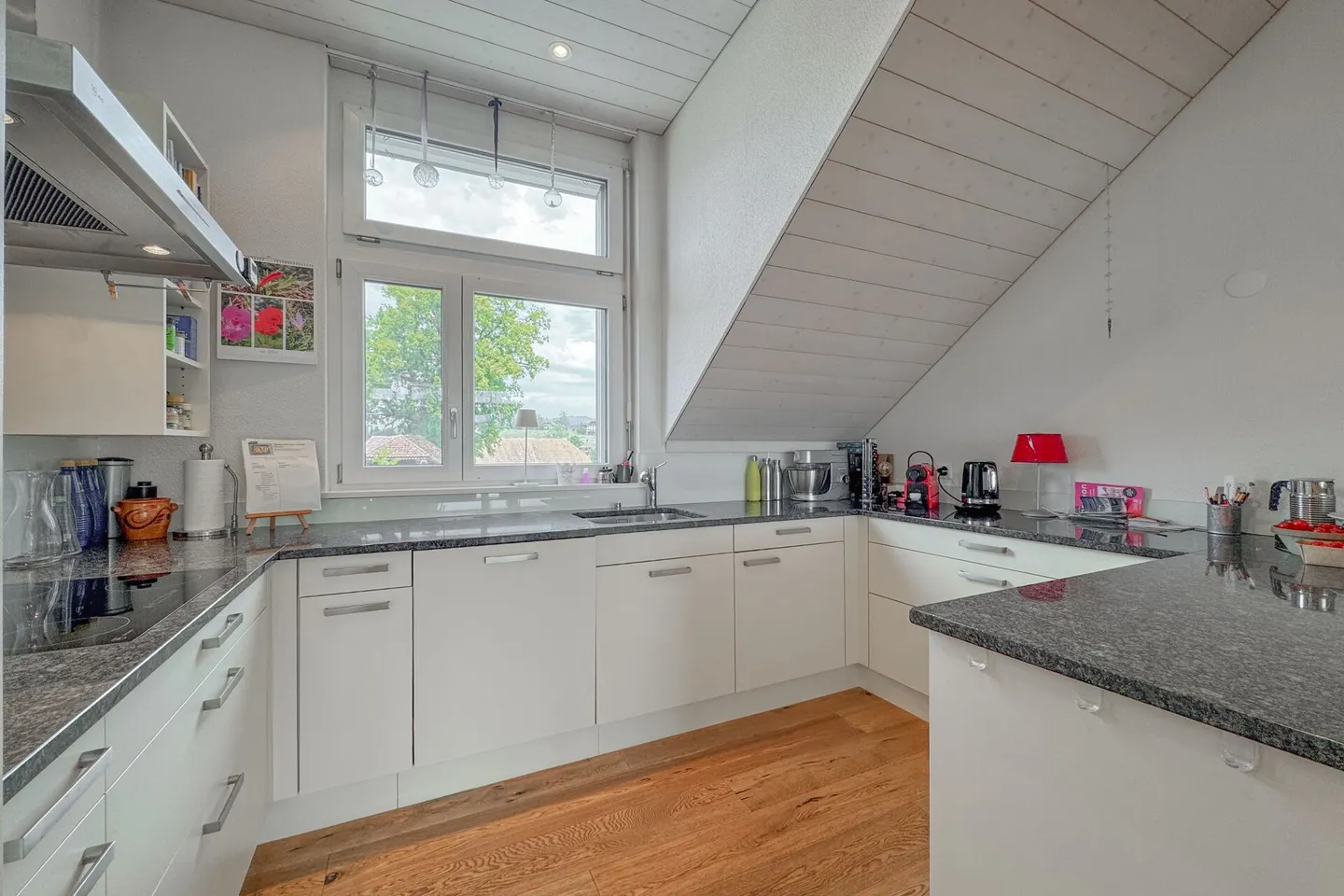 L'architettura incontra la luce e la vista sulle montagne: Maisonette con alta privacy - Foto 6 di 13