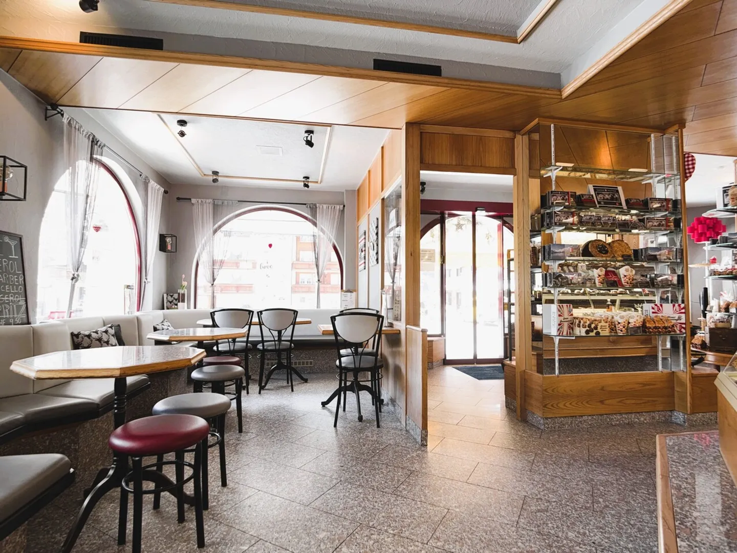 Attractive Residential and Commercial Building in Prime Location - Photo 6 of 17