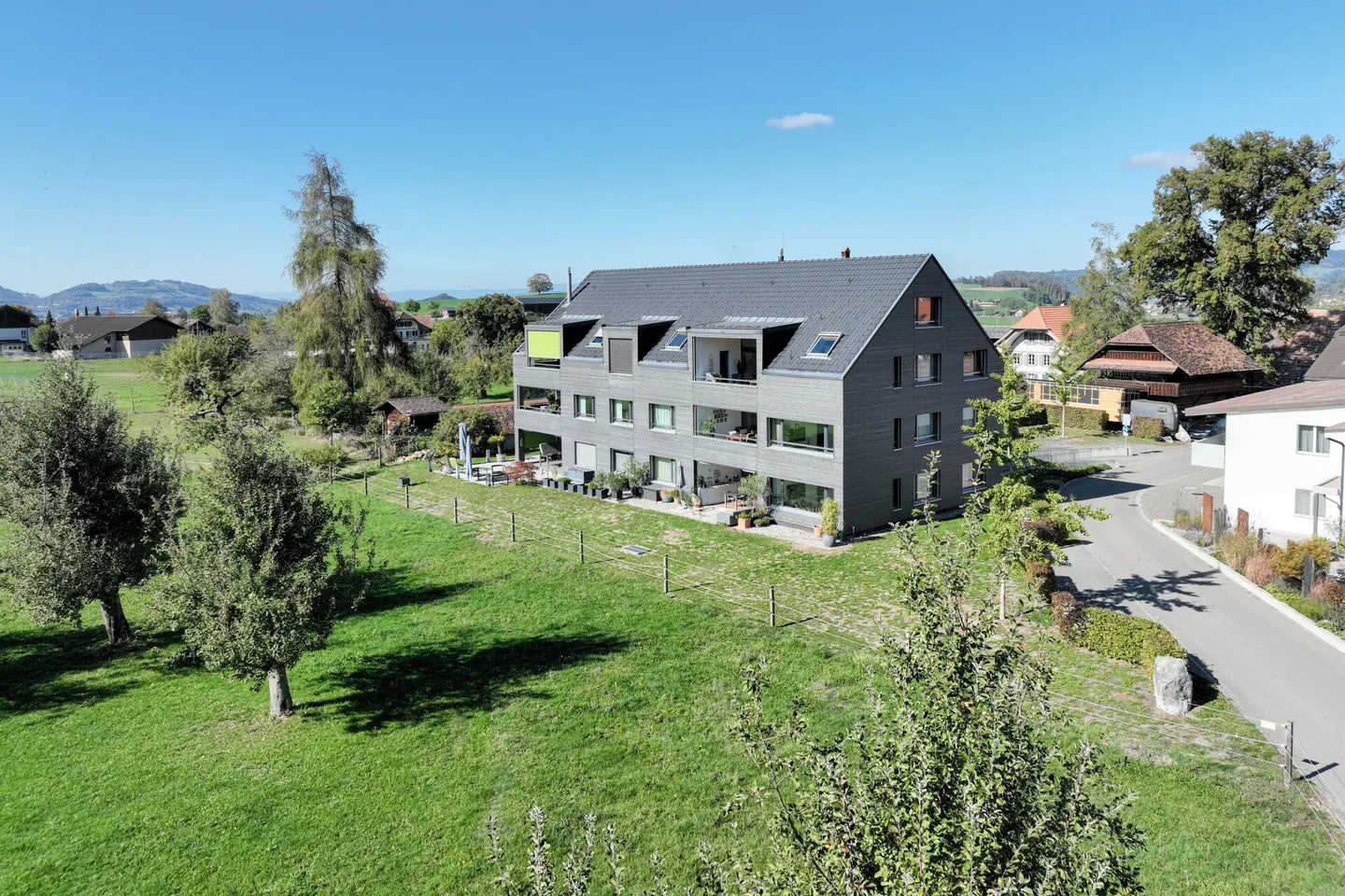 L'architettura incontra la luce e la vista sulle montagne: Maisonette con alta privacy - Foto 12 di 13