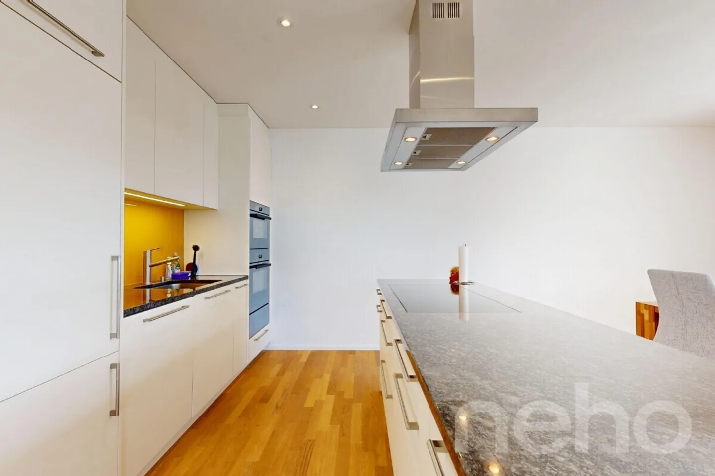 Appartement de 4,5 pièces bien entretenu avec balcon spacieux et deux places de parking souterrain - Photo 11 sur 12
