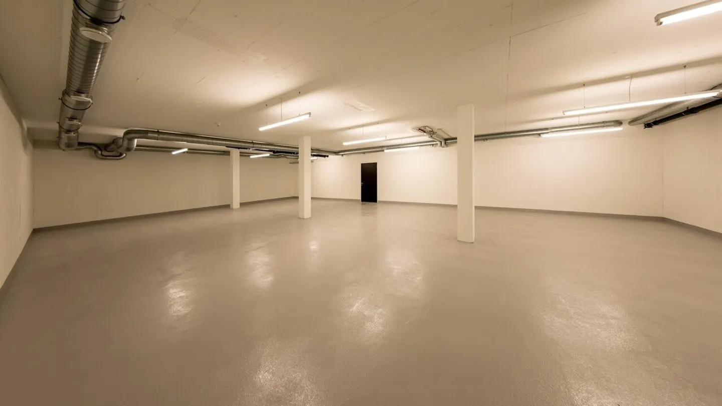 151 m2 storage space for rent ideal for your needs! - Photo 4 of 4
