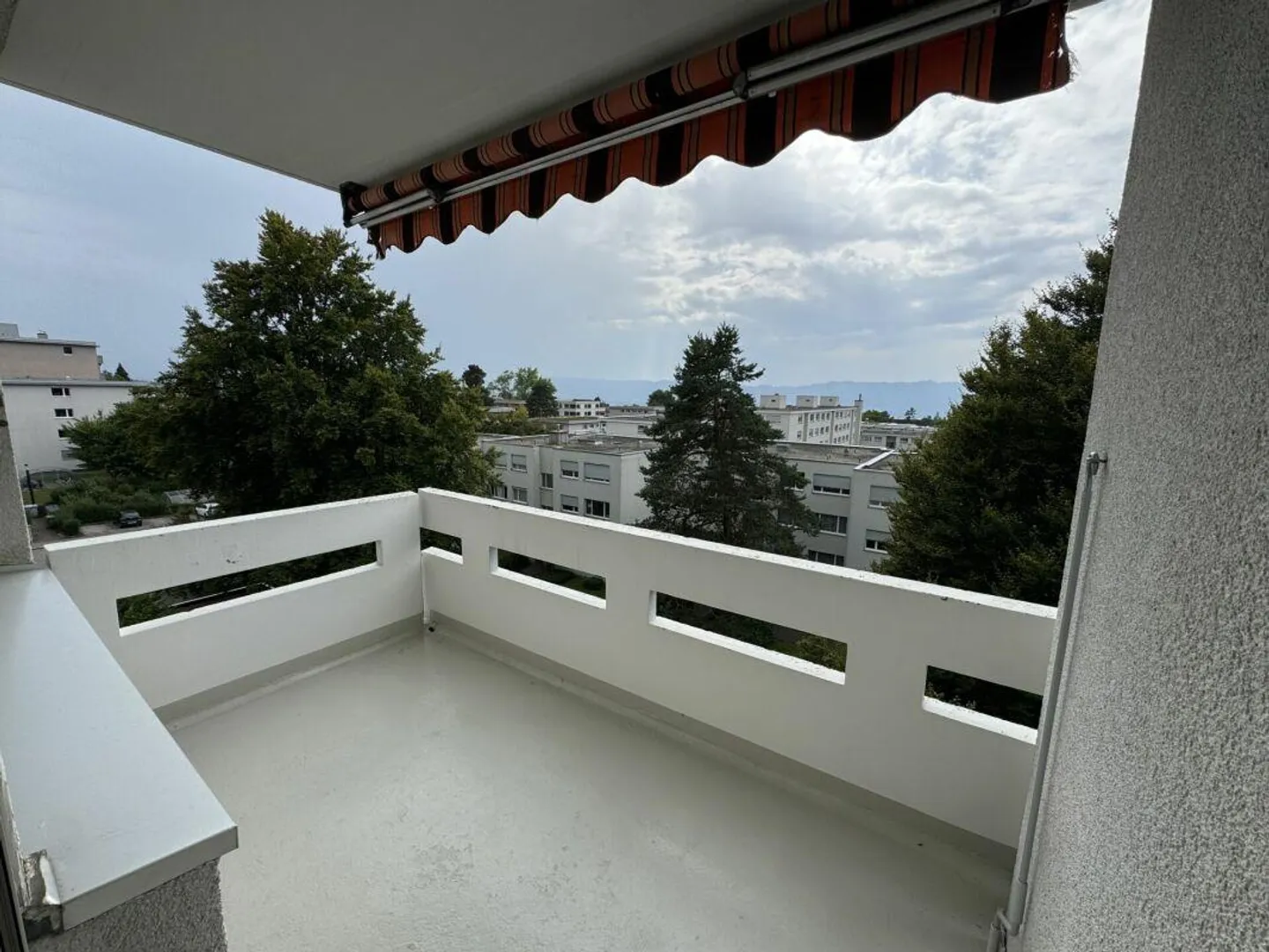 Appartamento affascinante di 3,5 stanze a Witikon, limitato fino al 31 marzo 2027 - Foto 1 di 8