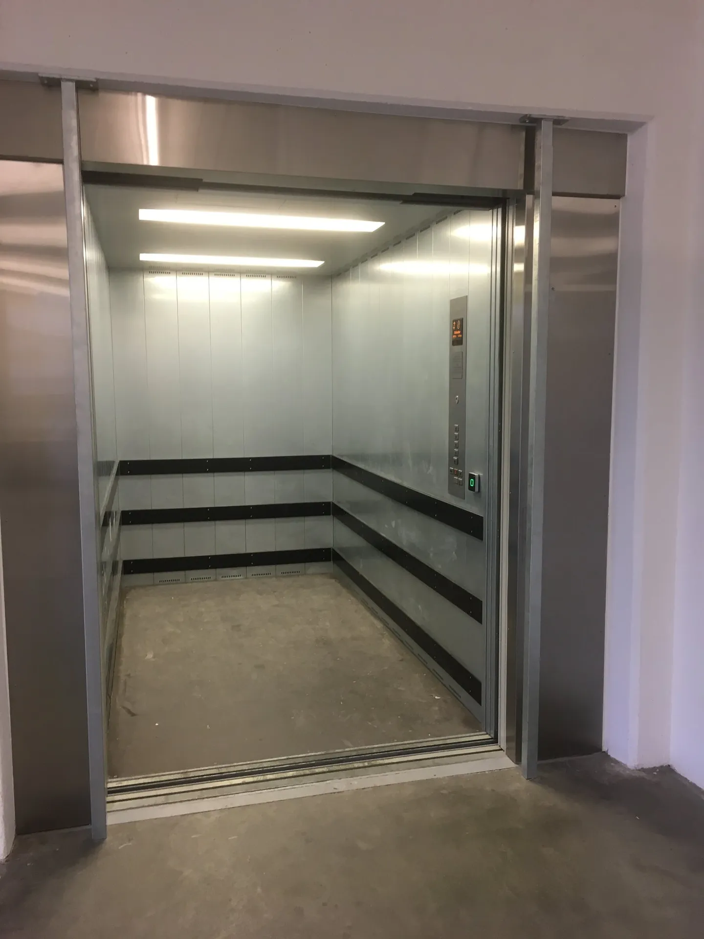 Moderne scatole di stoccaggio self-storage con molti vantaggi - Foto 6 di 7