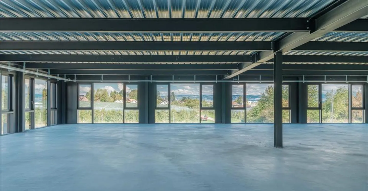 Mixed-use building for rent - Photo 1 of 9