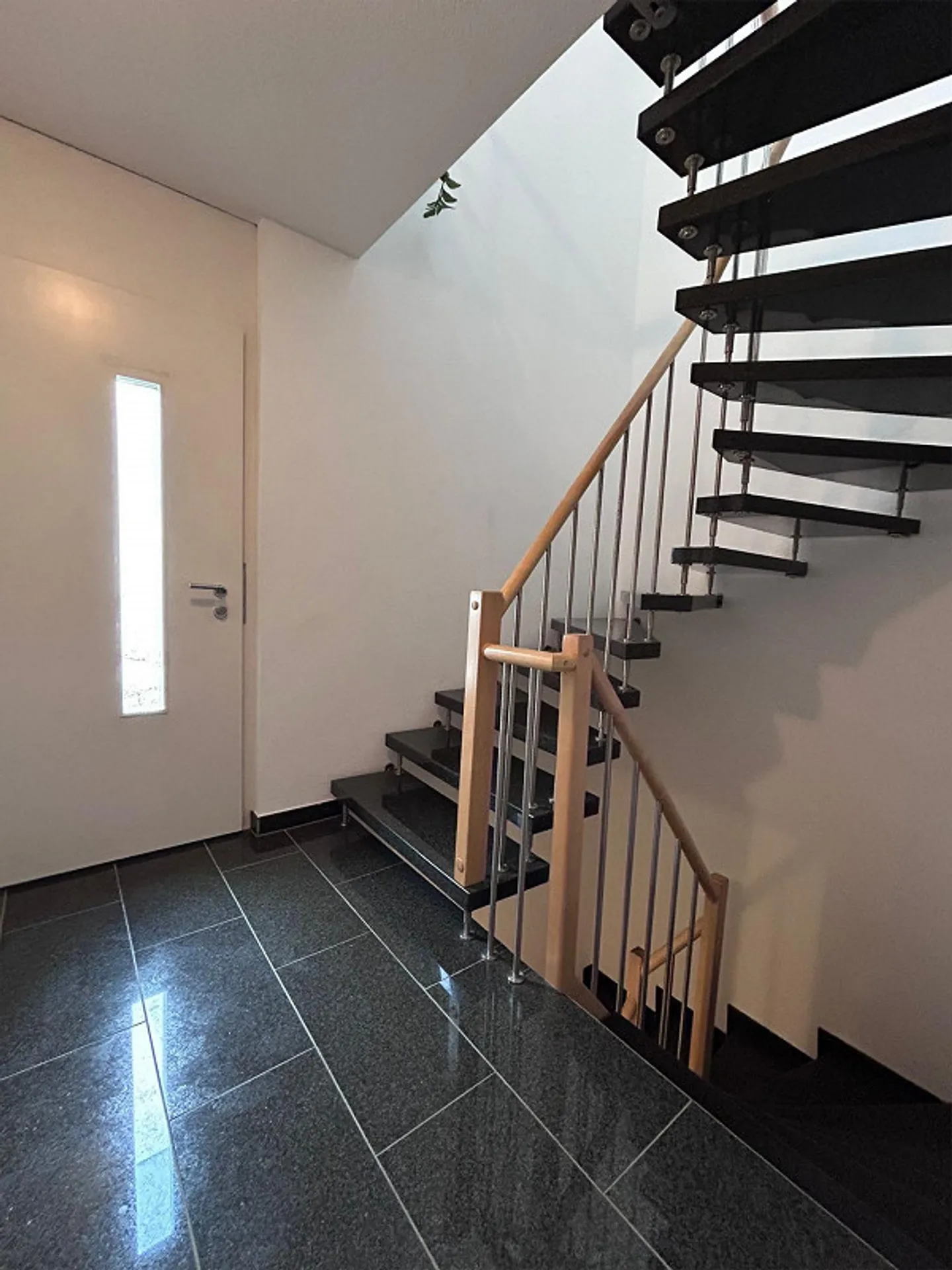 Maison bifamiliale dans un emplacement central calme - Photo 2 sur 29