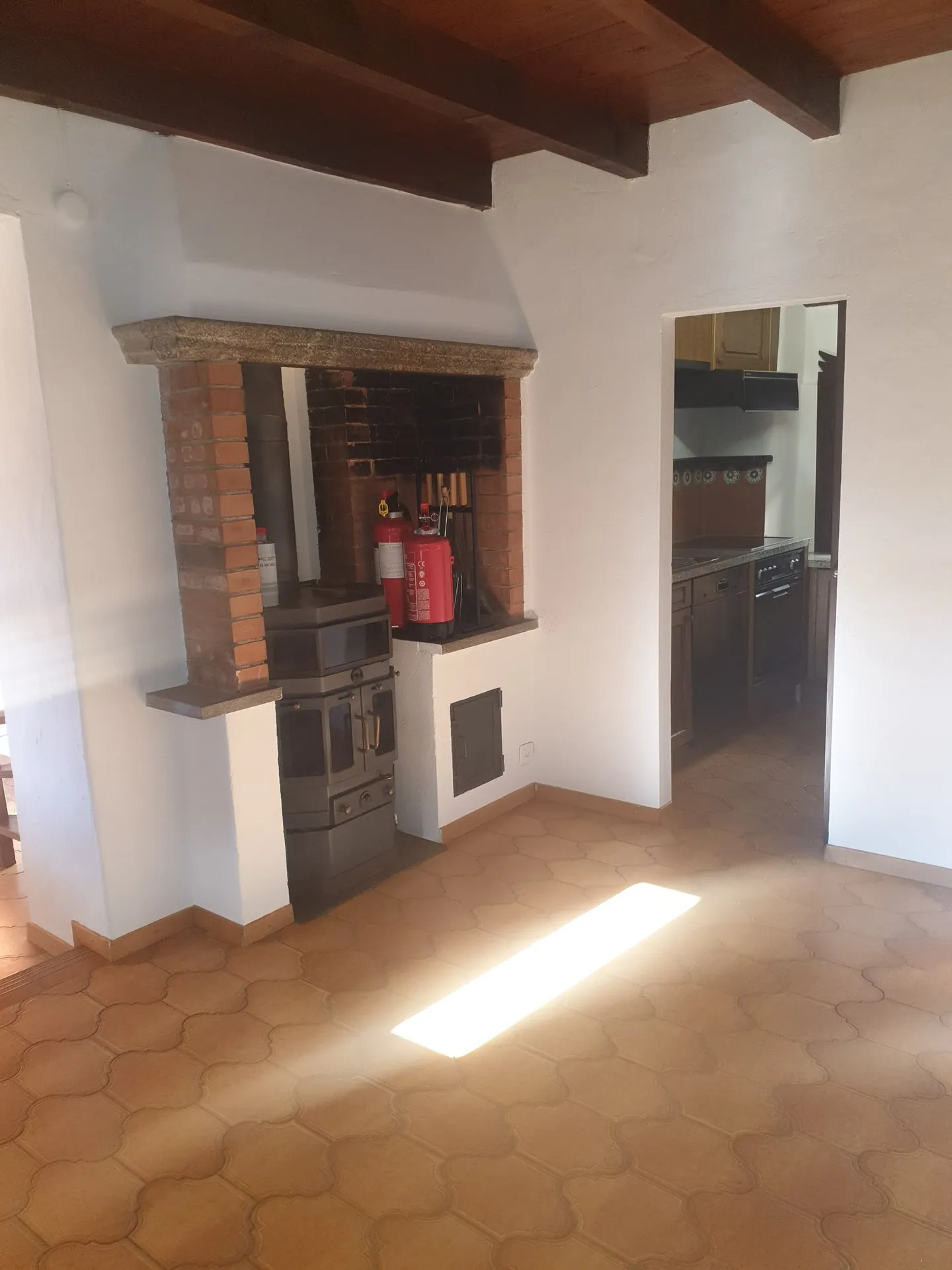 Apartment with terrace in the center - Photo 4 of 8