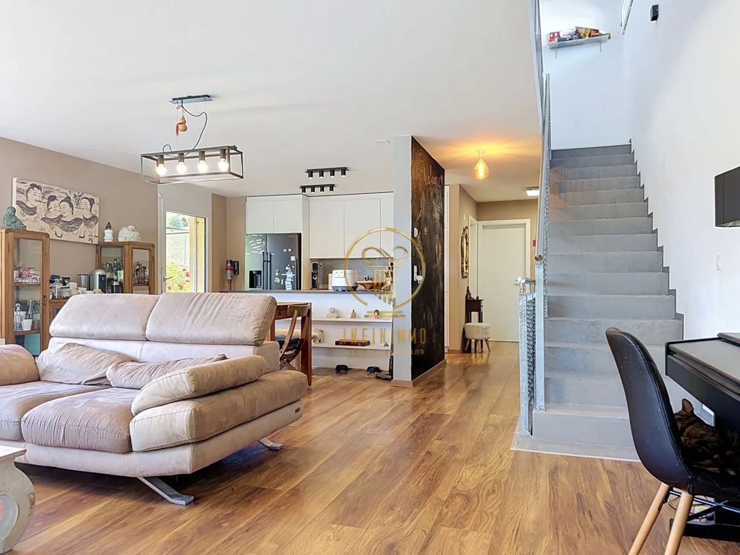 CARROUGE (VD), PROPRIÉTÉ RARE ! Maison individuelle avec 5.5 pièces et vue sur le Moléson. - Photo 4 sur 13