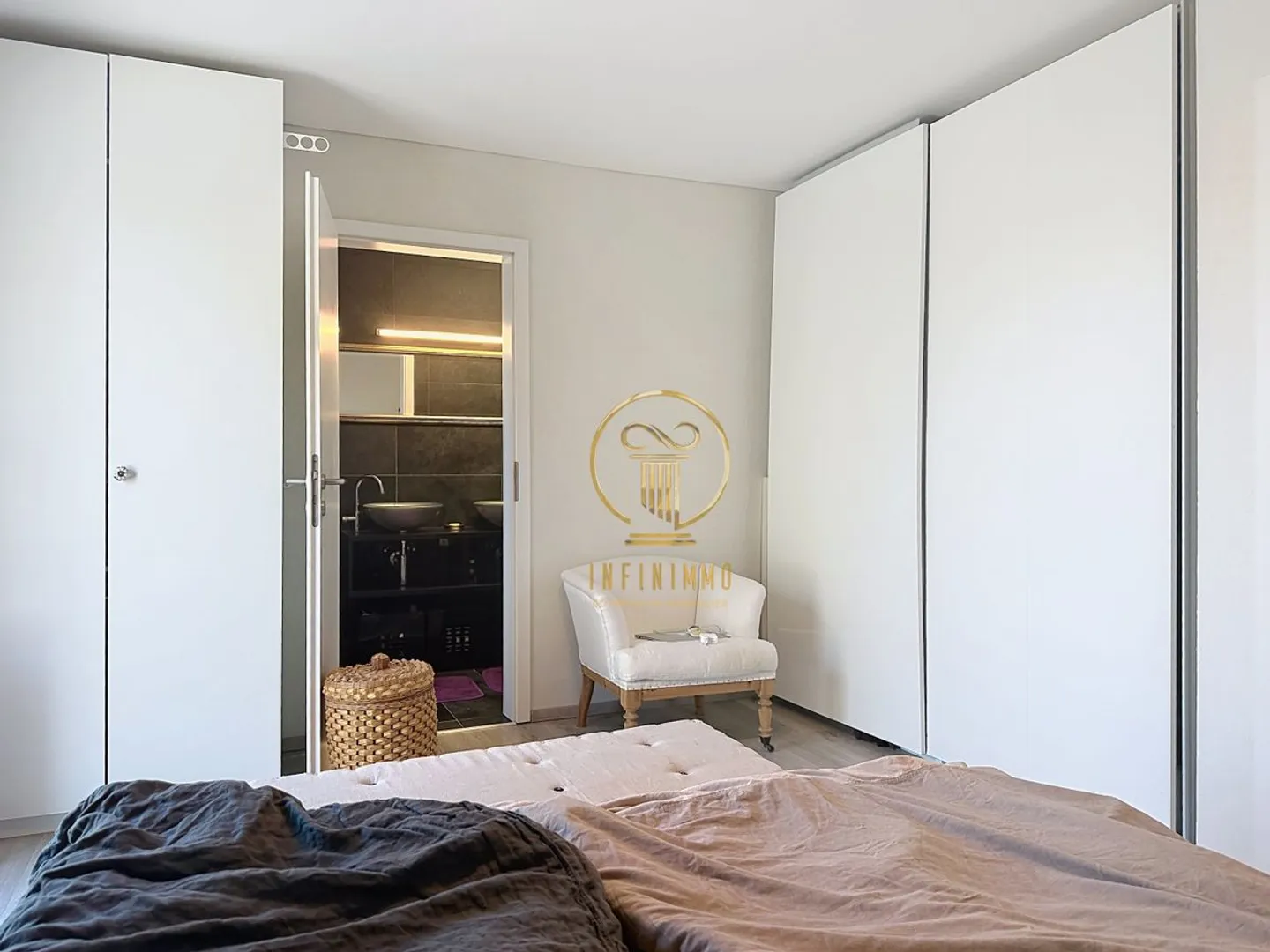 CARROUGE (VD), PROPRIÉTÉ RARE ! Maison individuelle avec 5.5 pièces et vue sur le Moléson. - Photo 12 sur 13