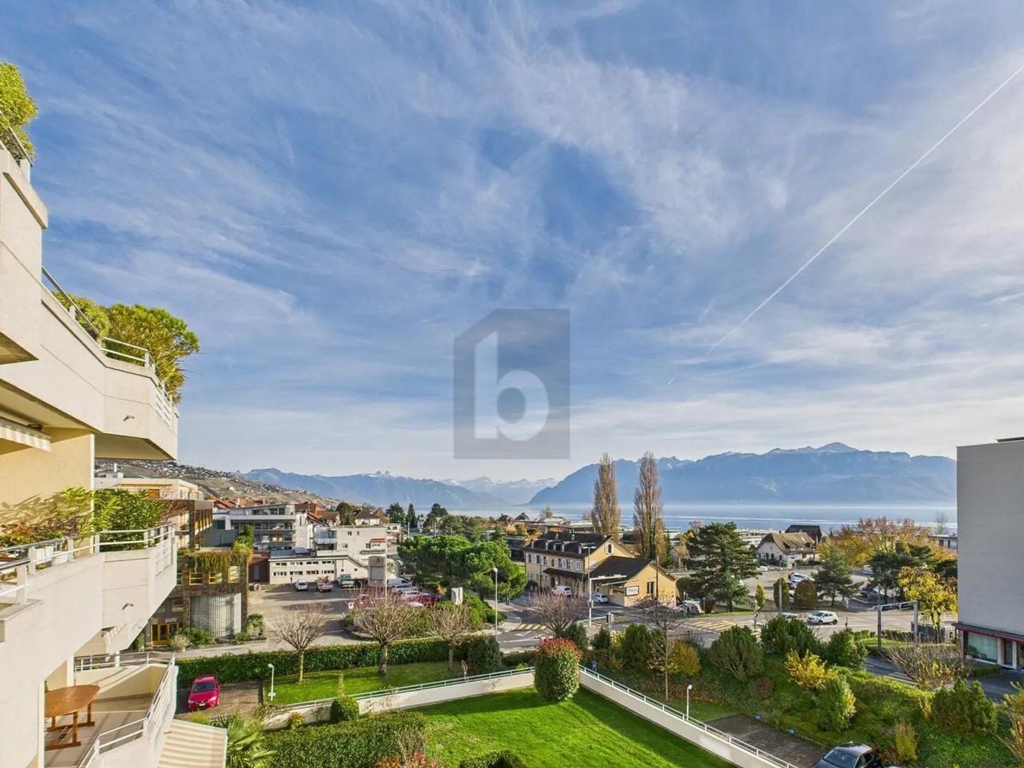 L'ART DE VIVRE FACE AU LAC - Photo 1 sur 6