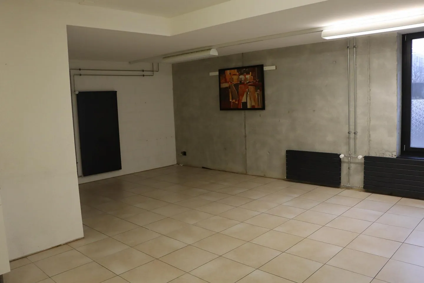 Magazzino di 300m2 e ufficio di 55m2 nel quartiere industriale di Kägen a Reinach - Foto 1 di 7