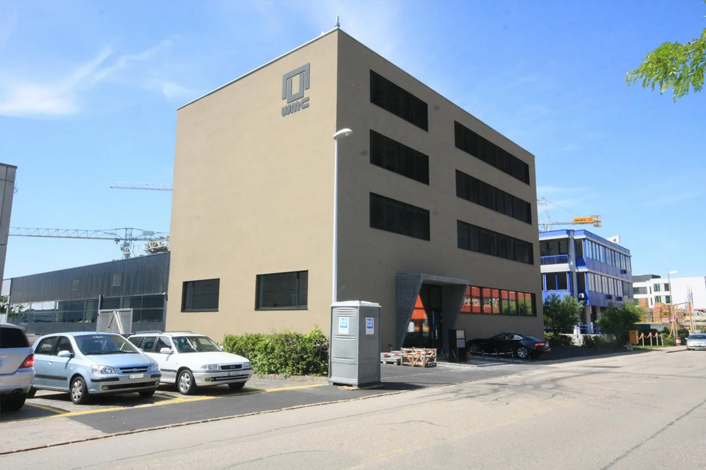 Magazzino di 300m2 e ufficio di 55m2 nel quartiere industriale di Kägen a Reinach - Foto 6 di 7