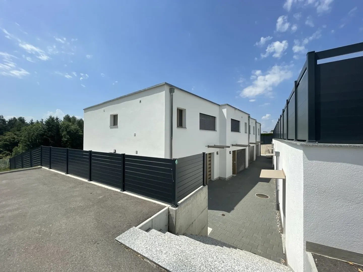 LE MOURET (FR) - Reihenhaus mit 5,5 Zimmern - Foto 1 von 10