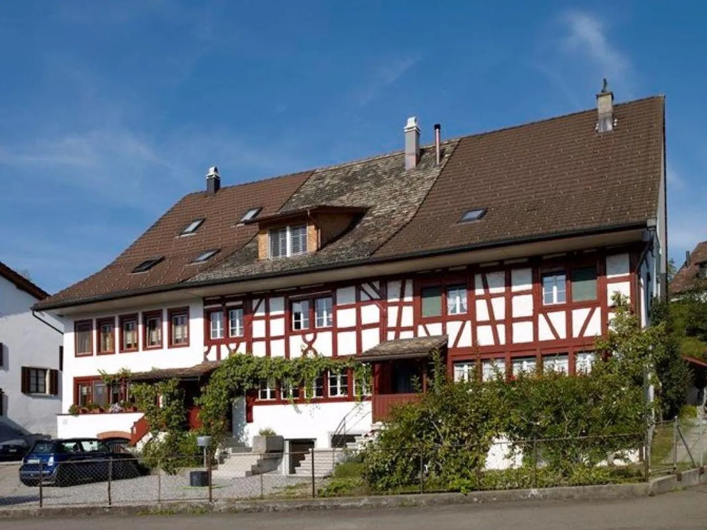 Dreamlike half-timbered house from 1764 with garden and top modern interior... - Photo 1 of 11