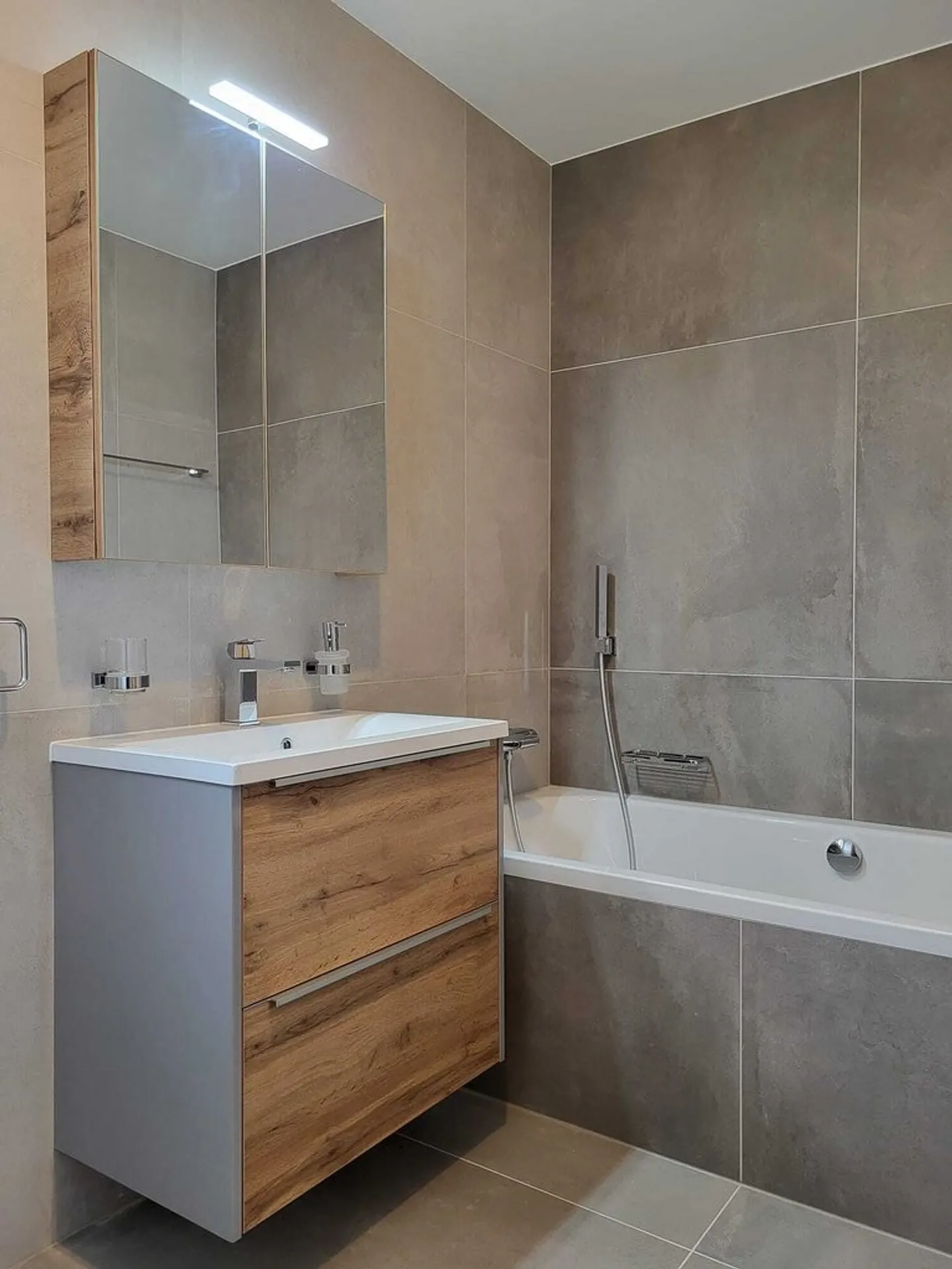 LE MOURET (FR) - Reihenhaus mit 5,5 Zimmern - Foto 8 von 10