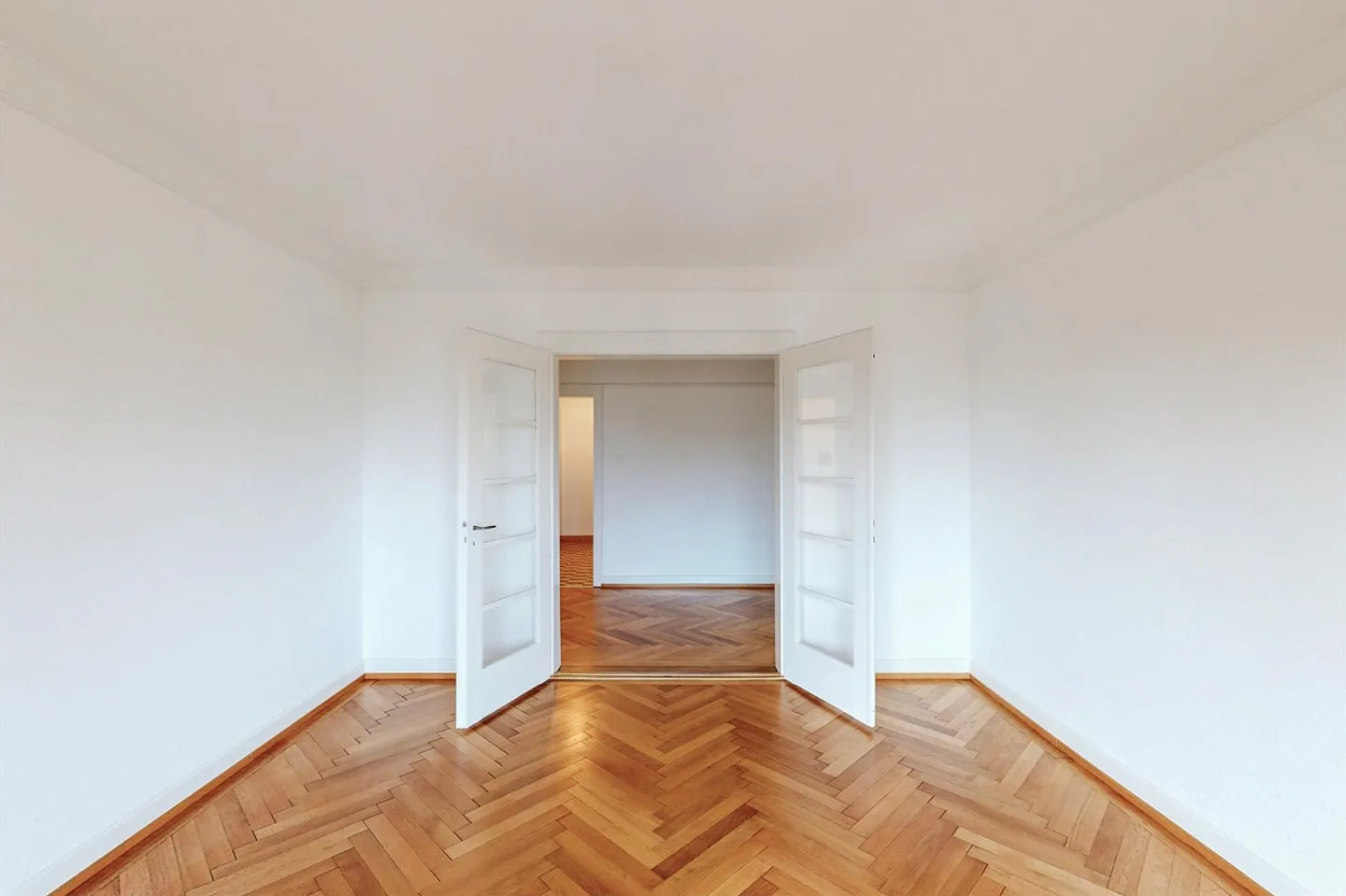 View of the lake and a stone's throw from downtown Lausanne - Photo 3 of 10