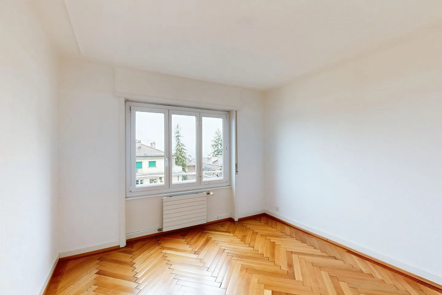 View of the lake and a stone's throw from downtown Lausanne - Photo 5 of 10