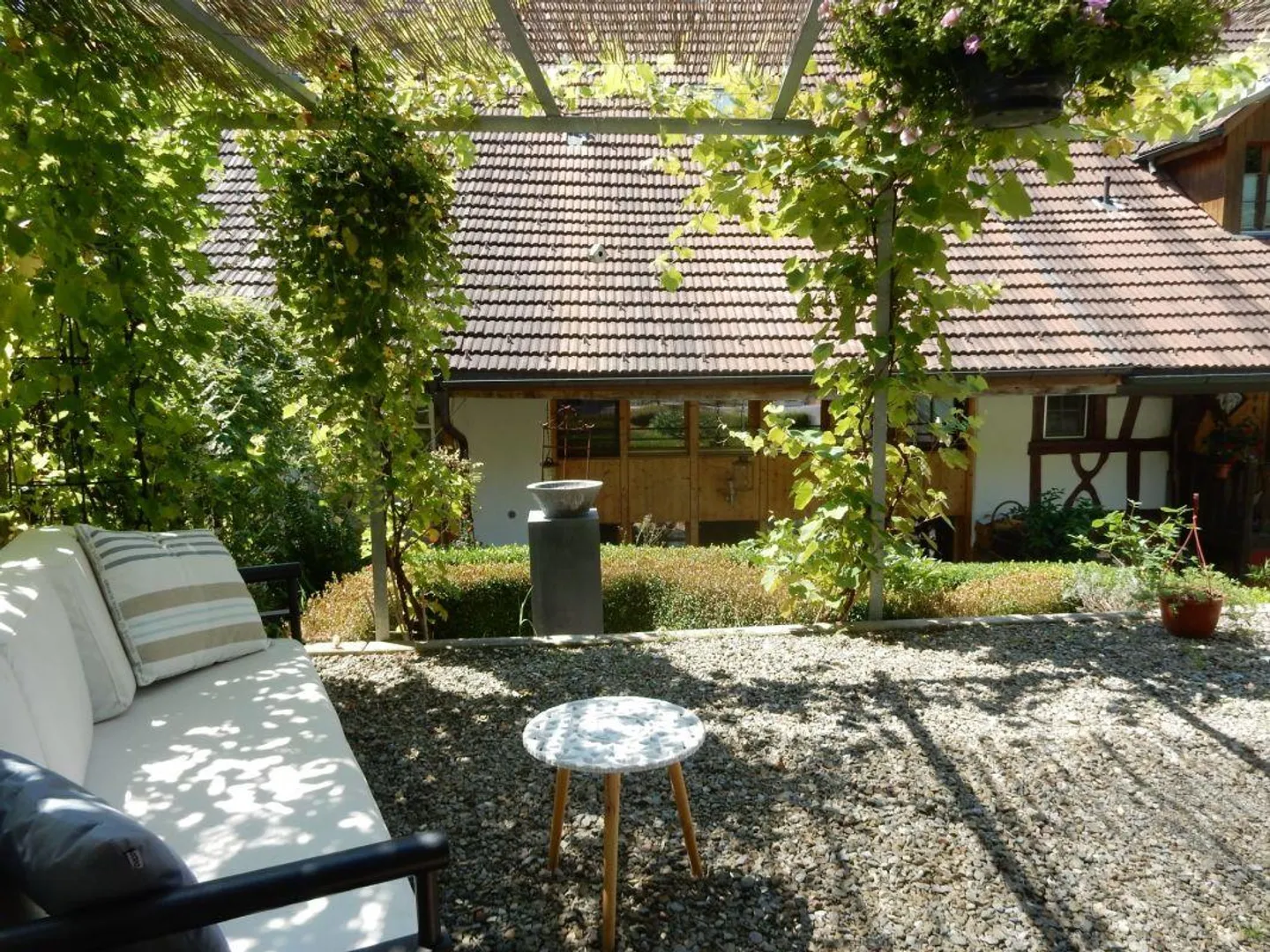 Dreamlike half-timbered house from 1764 with garden and top modern interior... - Photo 9 of 11