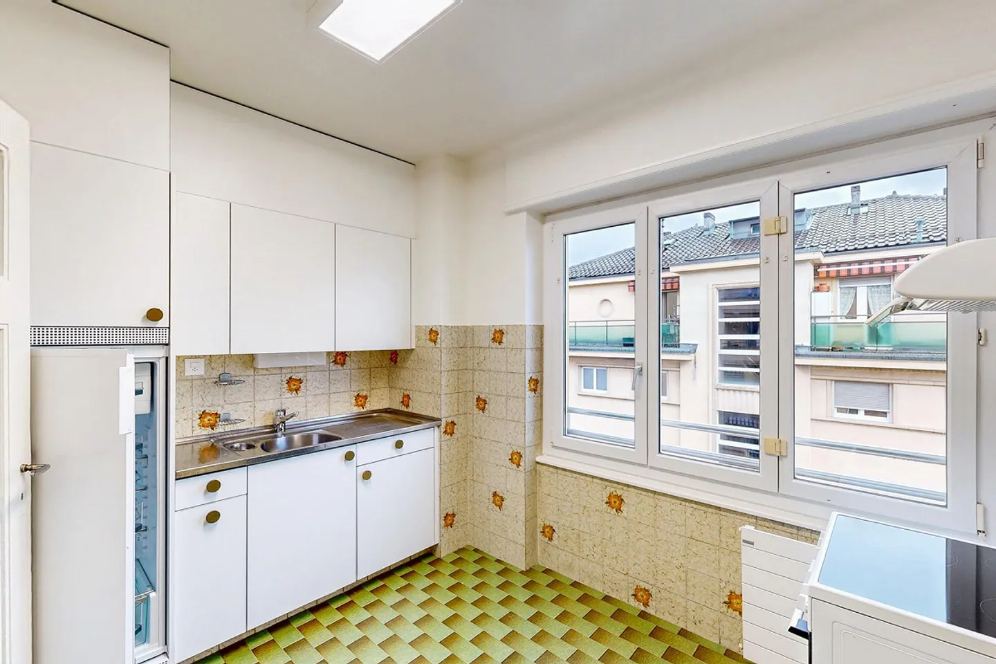 View of the lake and a stone's throw from downtown Lausanne - Photo 8 of 10