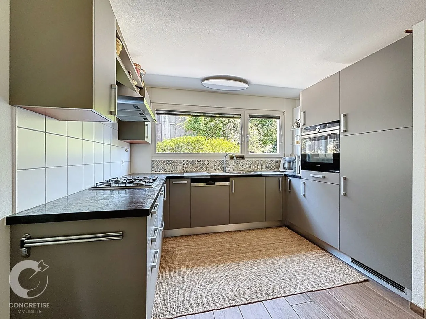 Well-maintained 4.5-room adjoining house in Denges - Photo 3 of 13