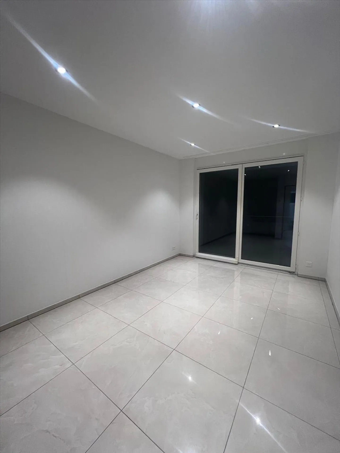 Appartement de jardin en duplex de 4,5 pièces avec balcon et jardin à Rorbas - Photo 4 sur 12