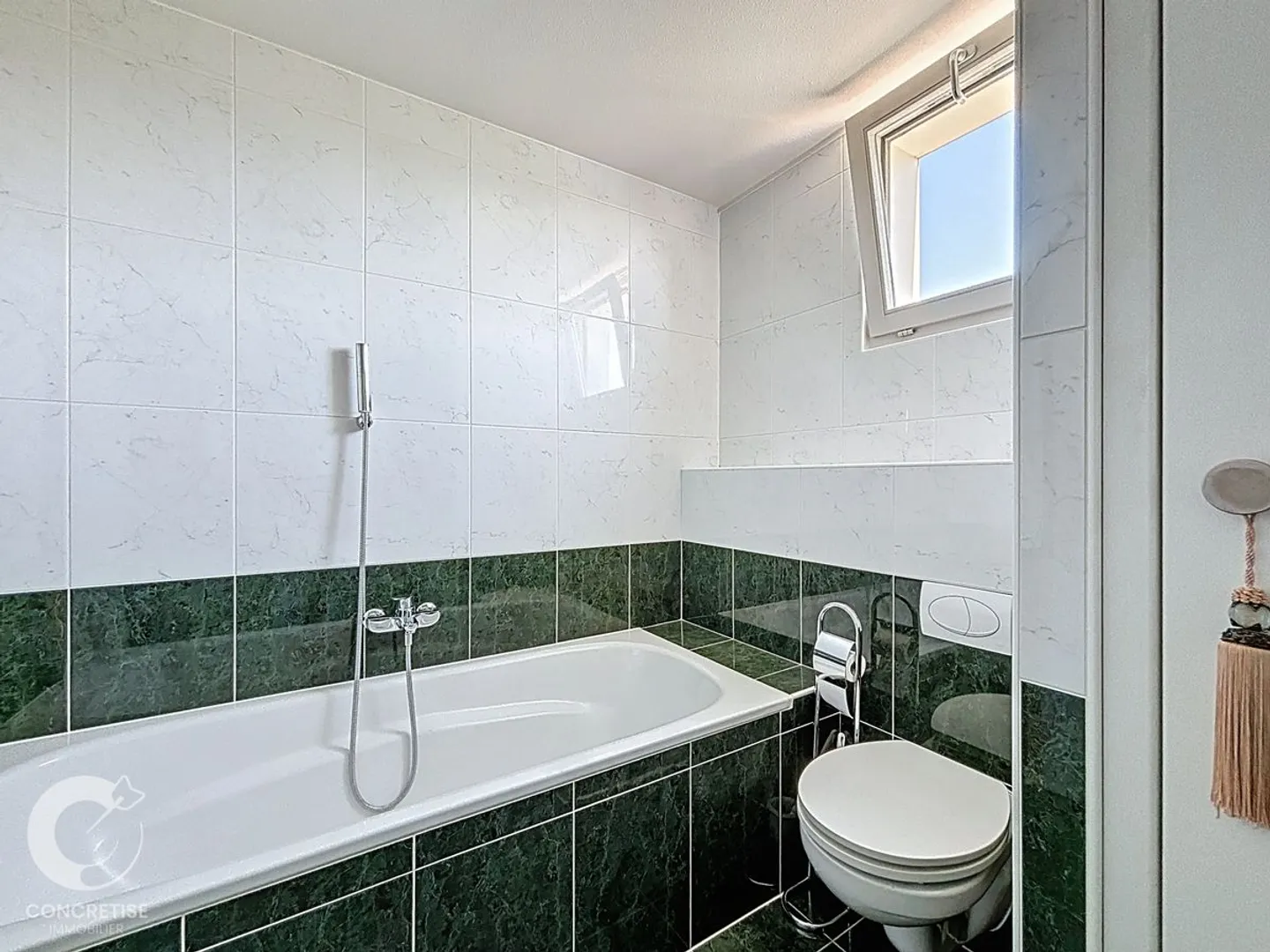 Well-maintained 4.5-room adjoining house in Denges - Photo 8 of 13