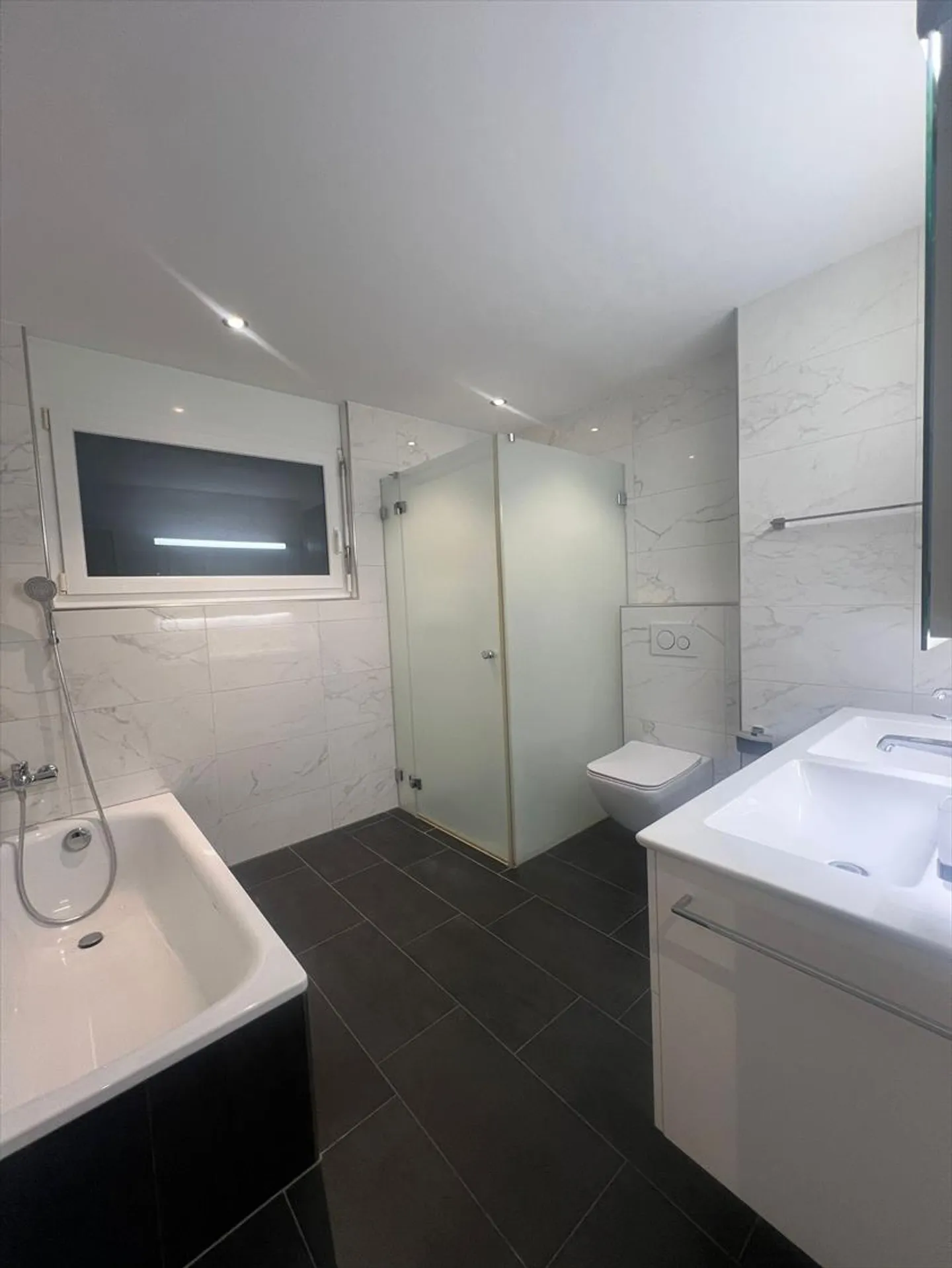Appartement de jardin en duplex de 4,5 pièces avec balcon et jardin à Rorbas - Photo 9 sur 12