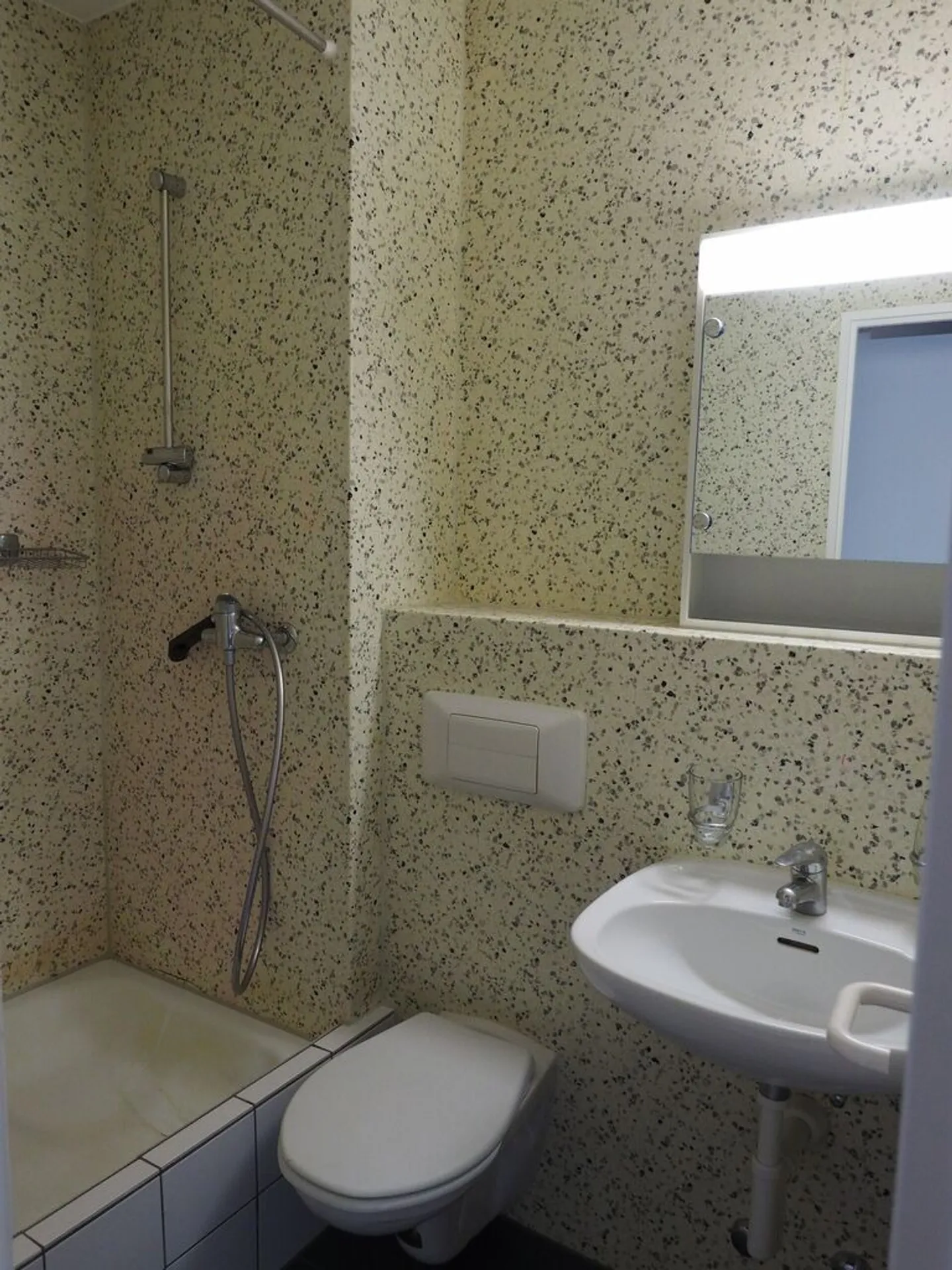 Bellissimo appartamento di 1,5 stanze nel vivace quartiere di Neustadt! - Foto 3 di 3