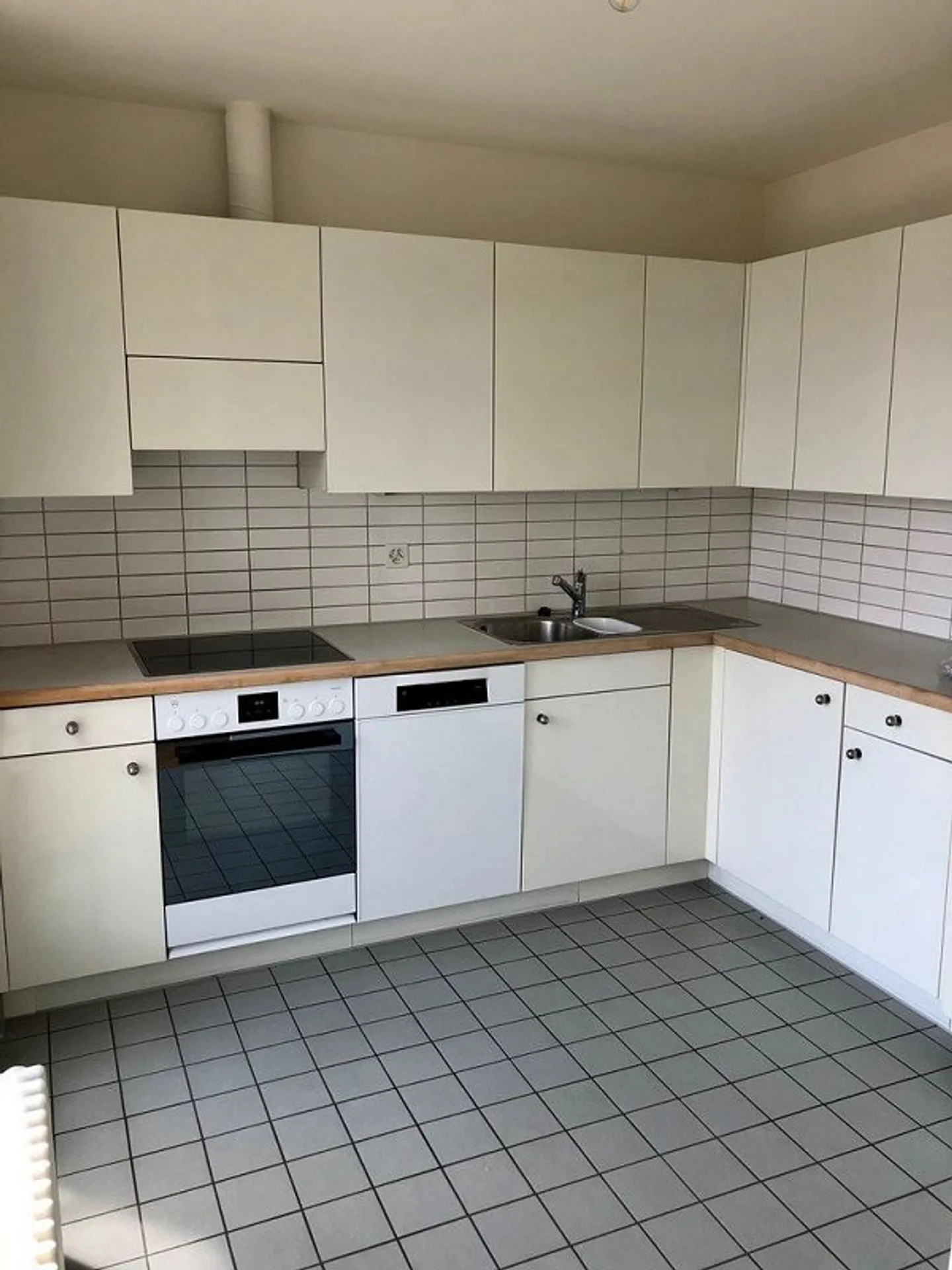 Beautiful 7-room apartment in the heart of the St. Johann district - Photo 4 of 7