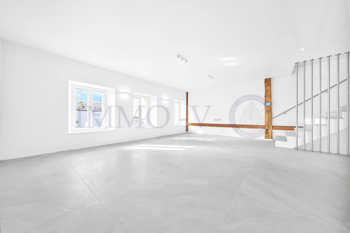 RENOVE DE STANDING AVEC EMPLACEMENT IDEAL - Photo 1 of 9