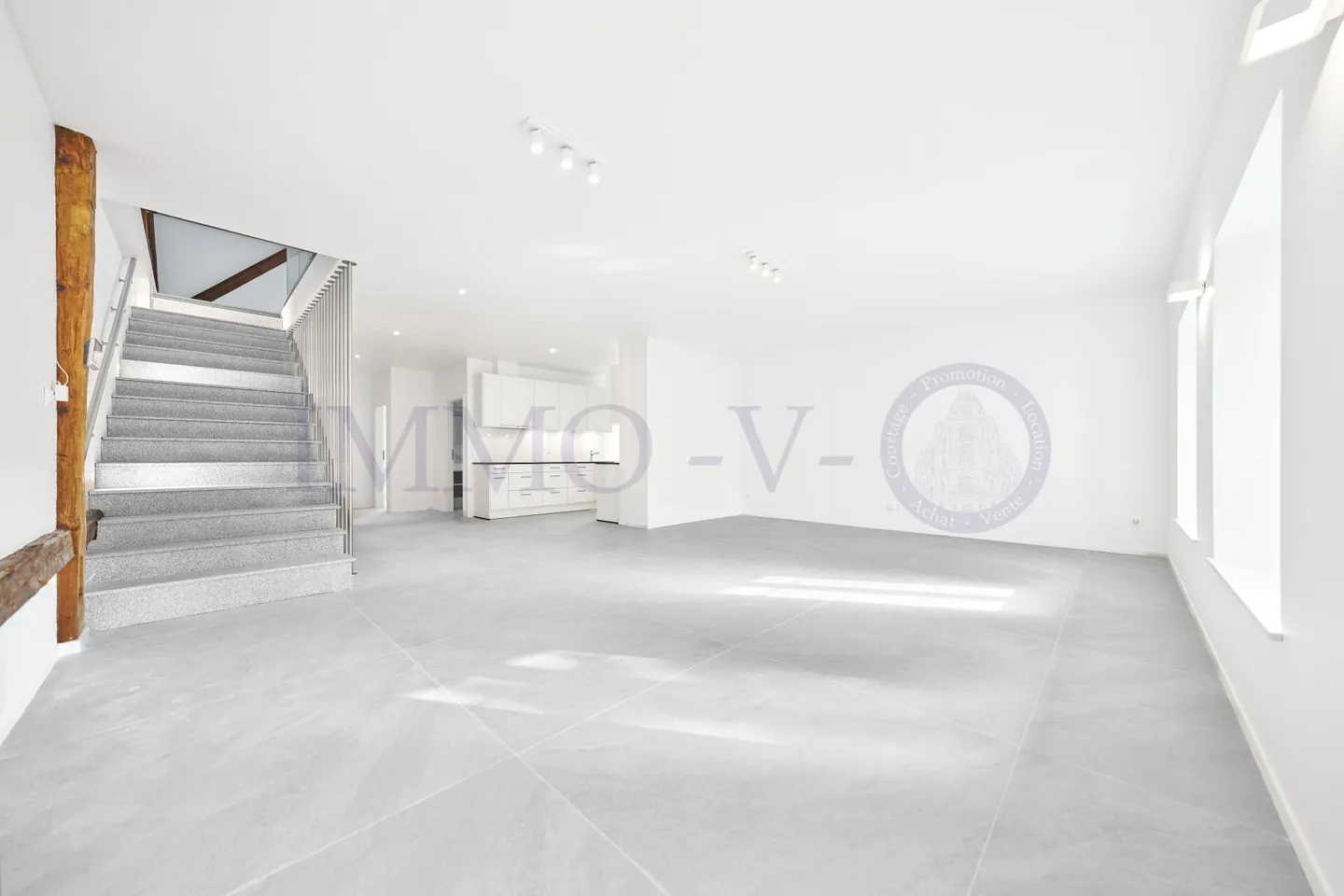 RENOVE DE STANDING AVEC EMPLACEMENT IDEAL - Photo 2 of 9