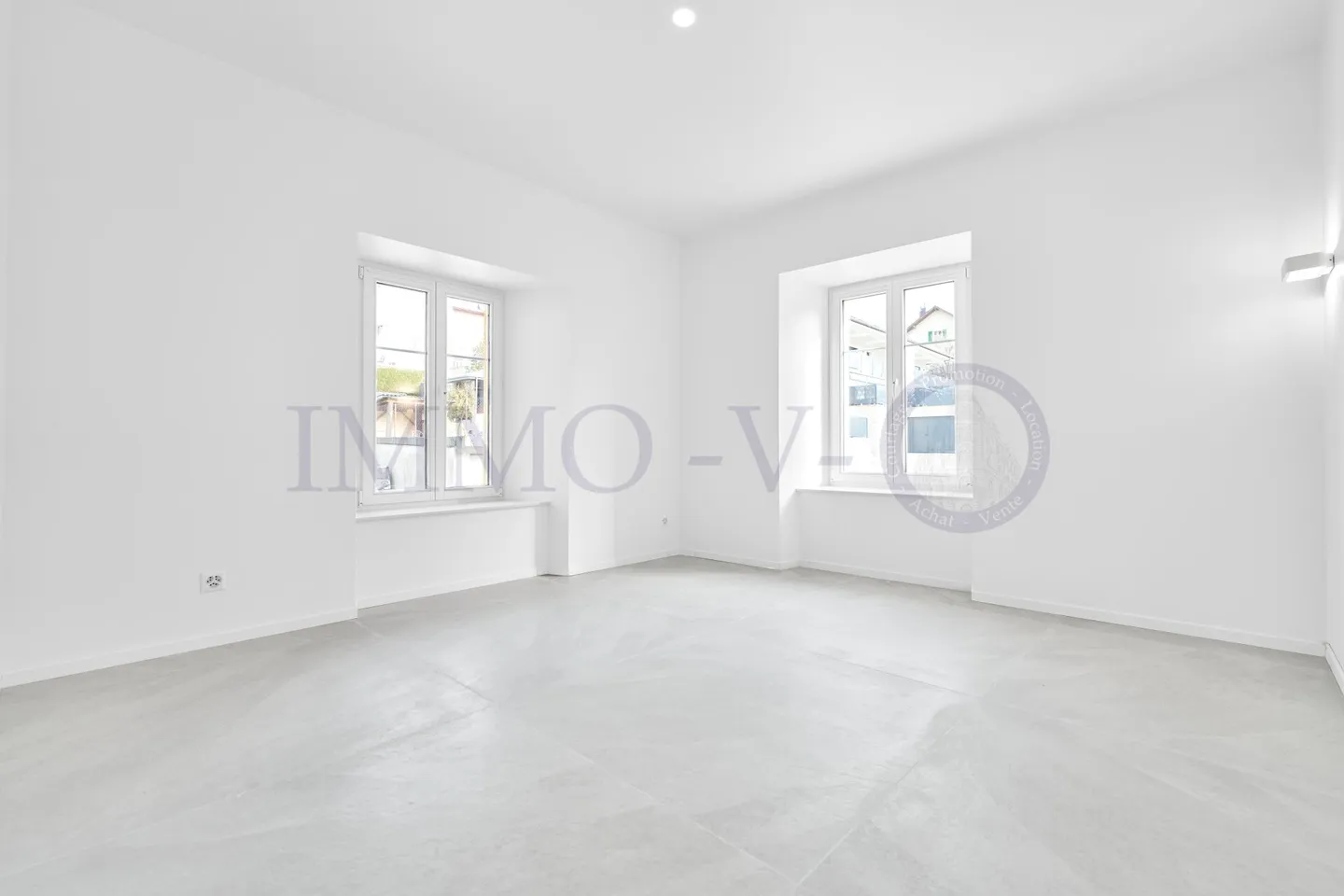 RENOVE DE STANDING AVEC EMPLACEMENT IDEAL - Photo 4 of 9