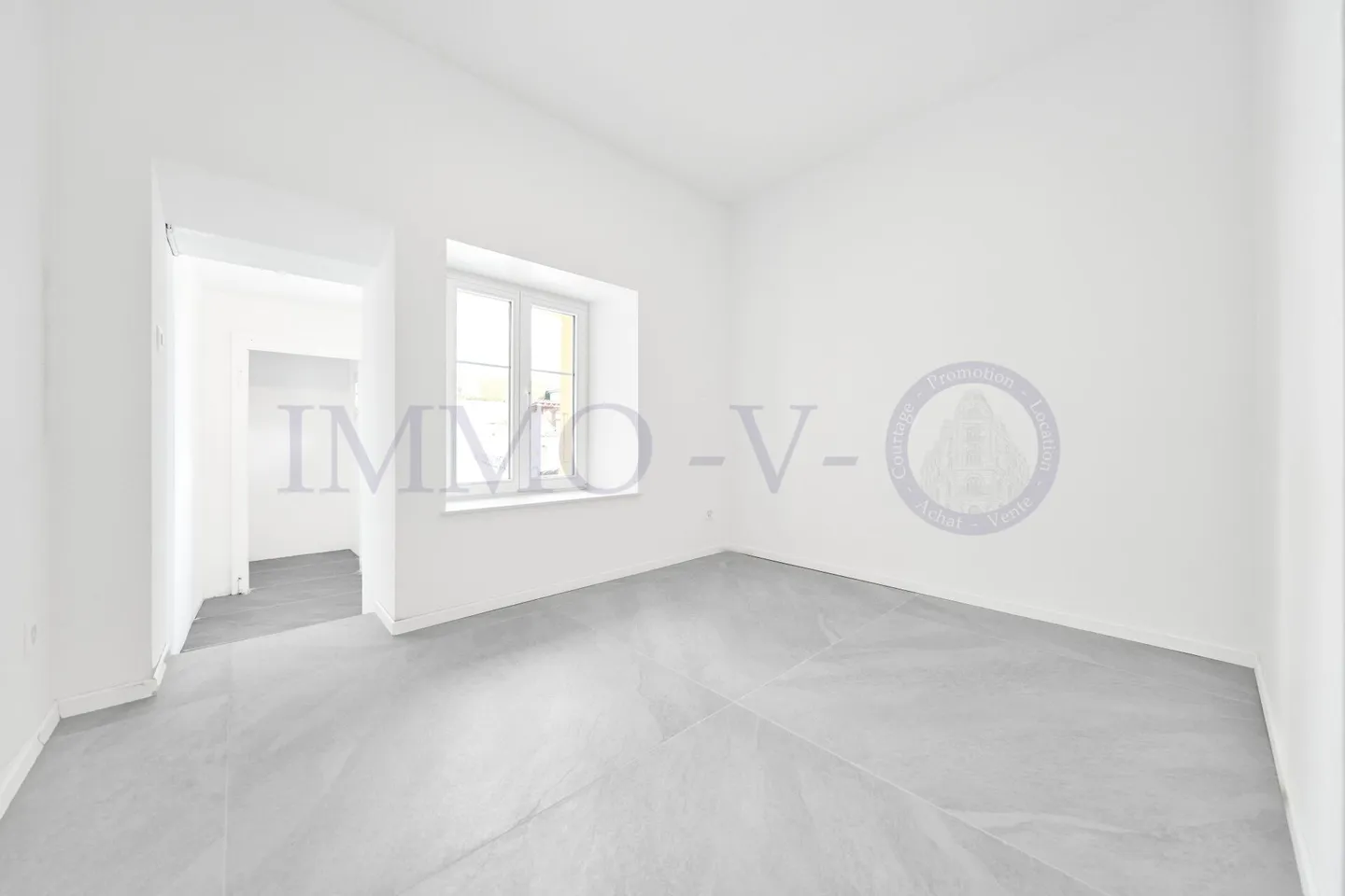 RENOVE DE STANDING AVEC EMPLACEMENT IDEAL - Photo 5 of 9