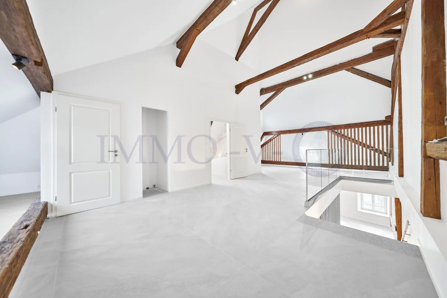 RENOVE DE STANDING AVEC EMPLACEMENT IDEAL - Photo 7 of 9