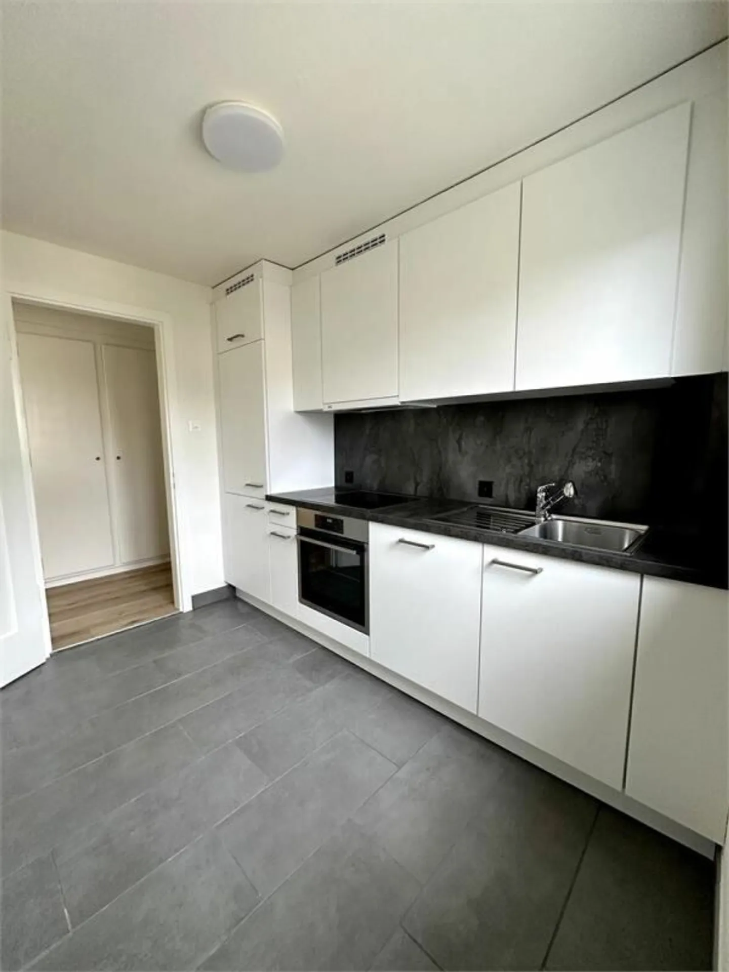 Moderne 4.5 Zimmer-Wohnung in Zentrumsnähe - Foto 4 von 7