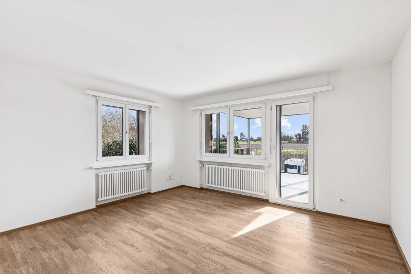 Living Together, Enjoying Privately – Shared Apartment with a View - Photo 4 of 8