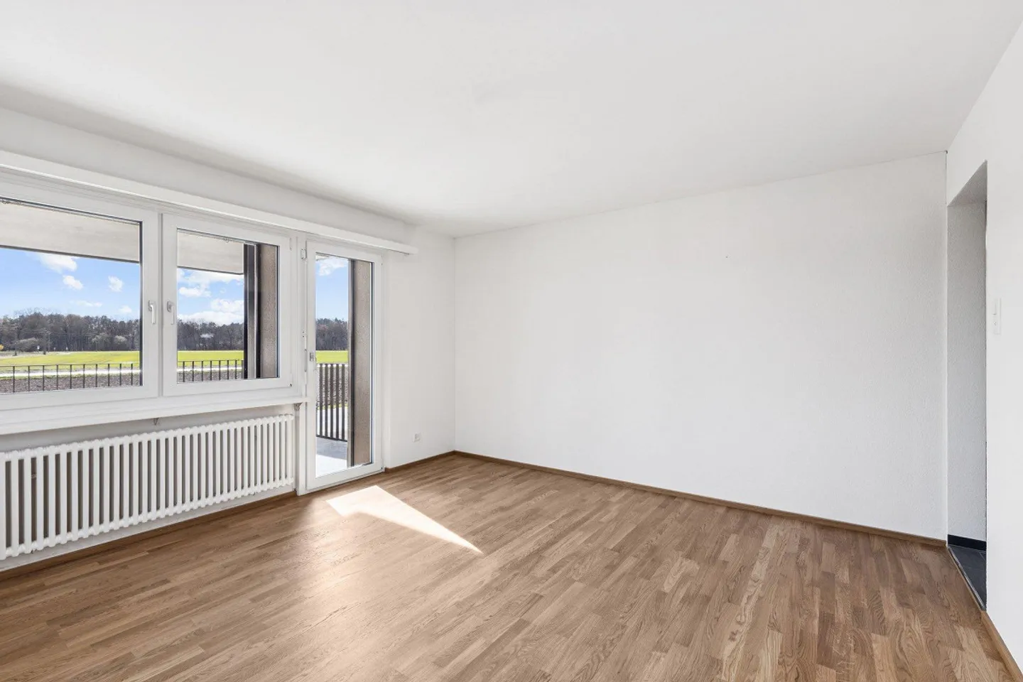 Living Together, Enjoying Privately – Shared Apartment with a View - Photo 5 of 8