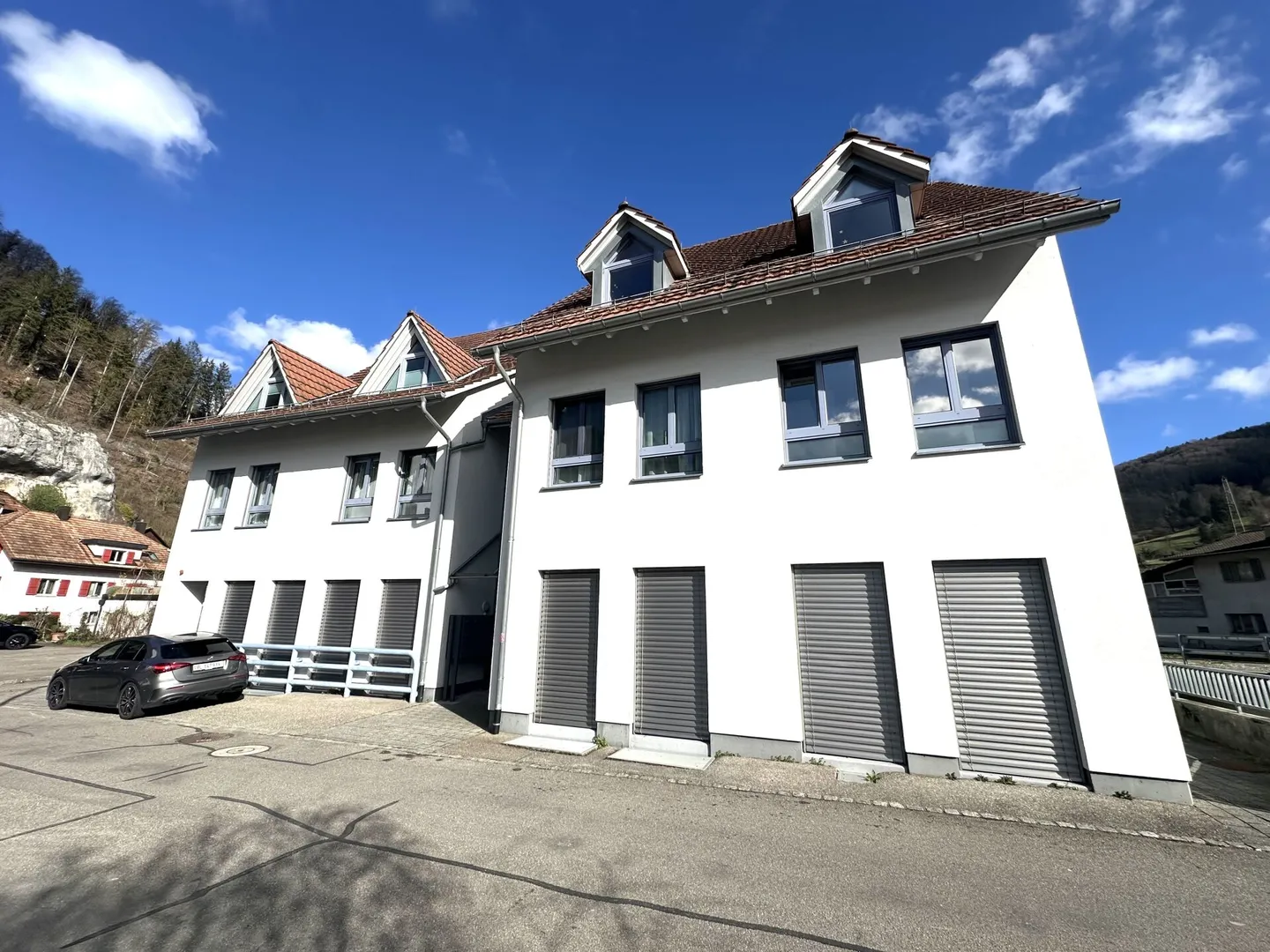 Attractive 3.5-room apartment with balcony! - Photo 1 of 9