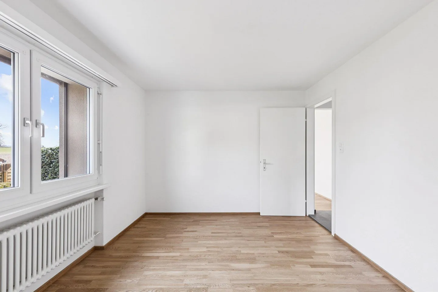 Living Together, Enjoying Privately – Shared Apartment with a View - Photo 8 of 8