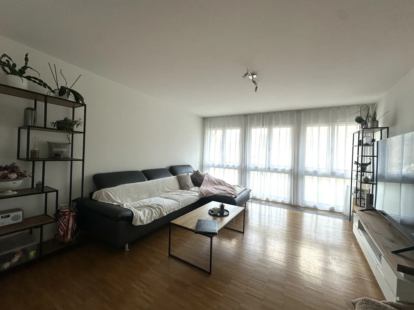 Attractive 3.5-room apartment with balcony! - Photo 3 of 9