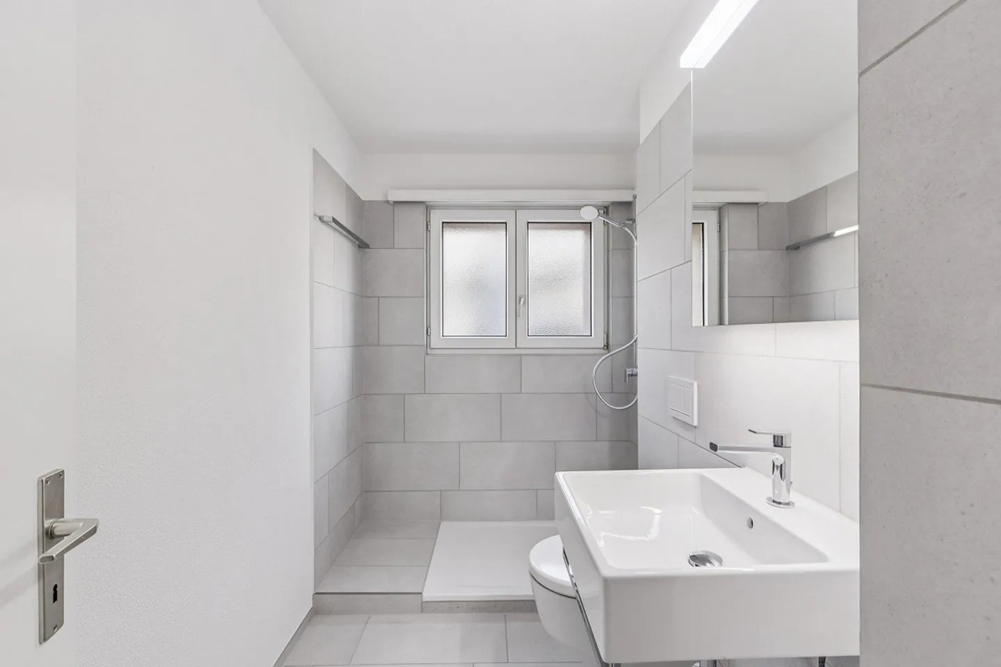 Living Together, Enjoying Privately – Shared Apartment with a View - Photo 6 of 8