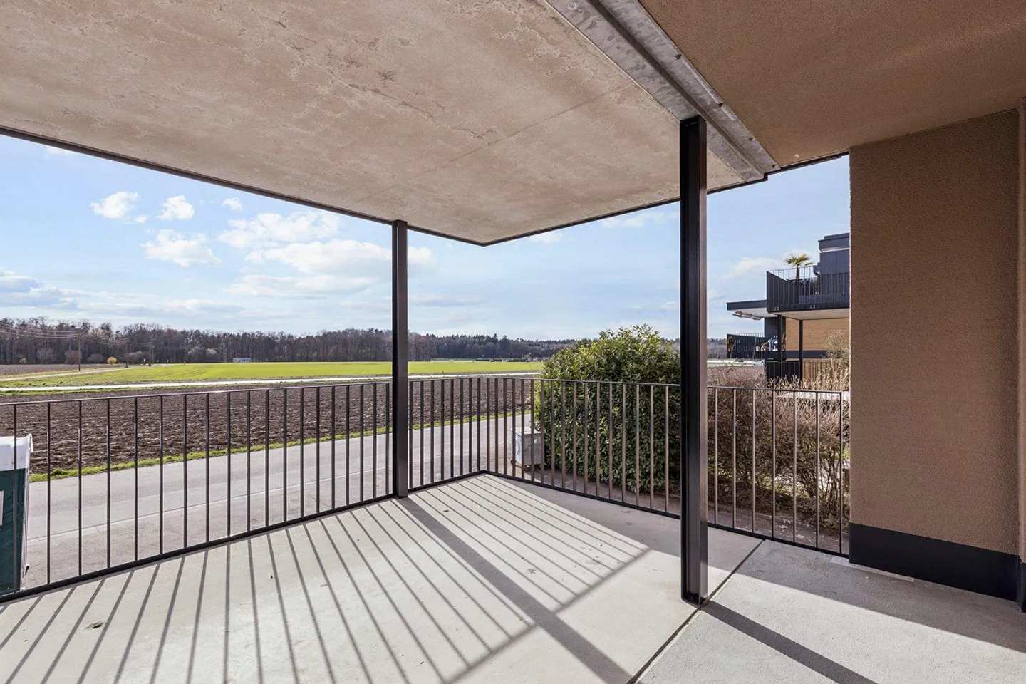 Living Together, Enjoying Privately – Shared Apartment with a View - Photo 7 of 8