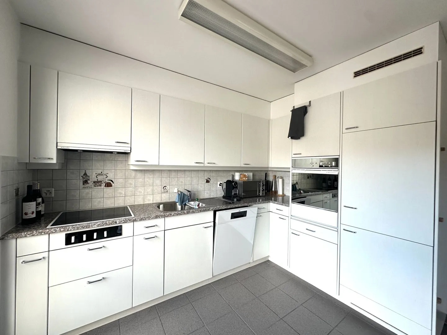 Attractive 3.5-room apartment with balcony! - Photo 4 of 9