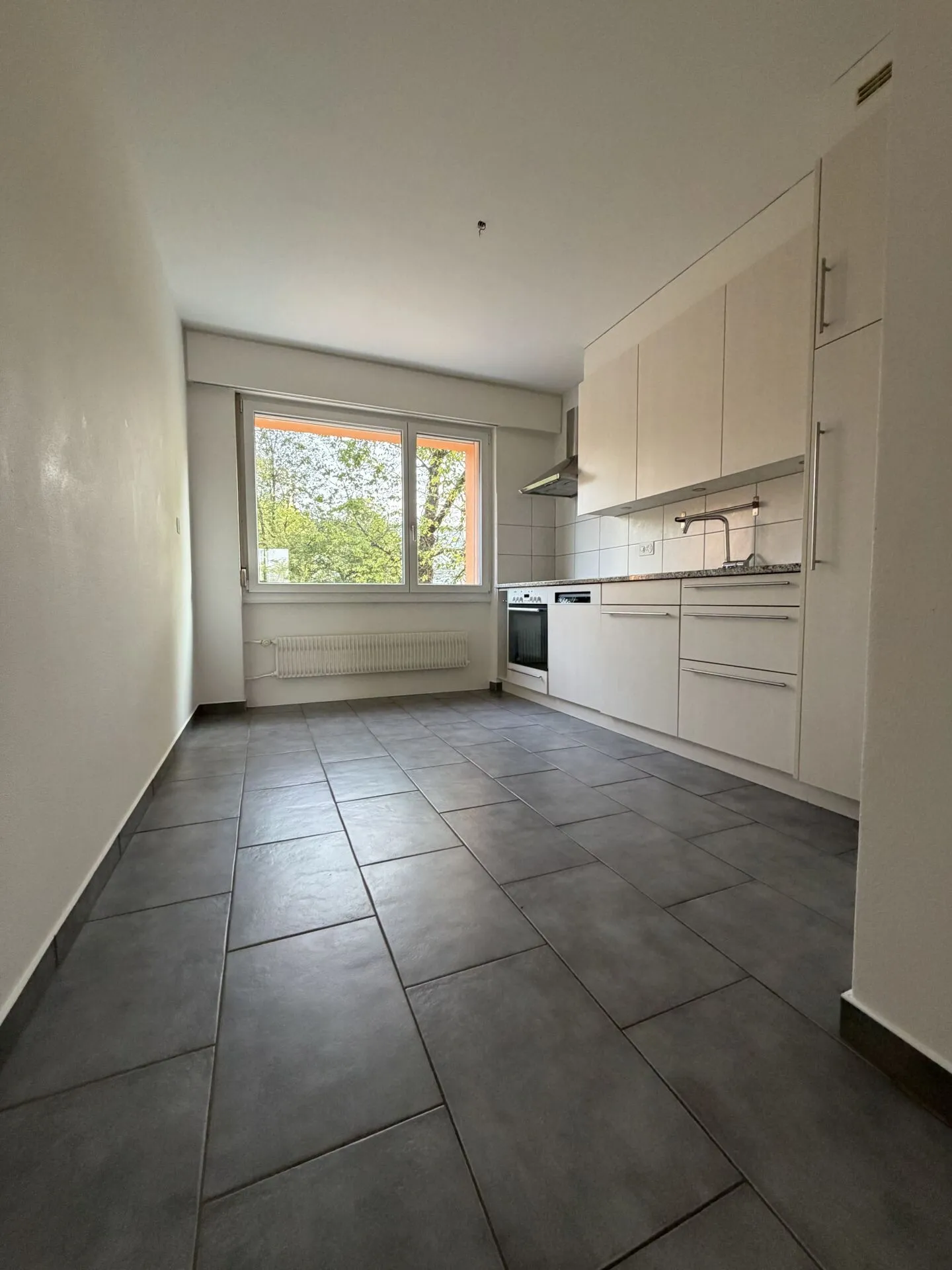 Bel appartement de 4 pièces avec balcon confortable à Nidau - Photo 1 sur 5