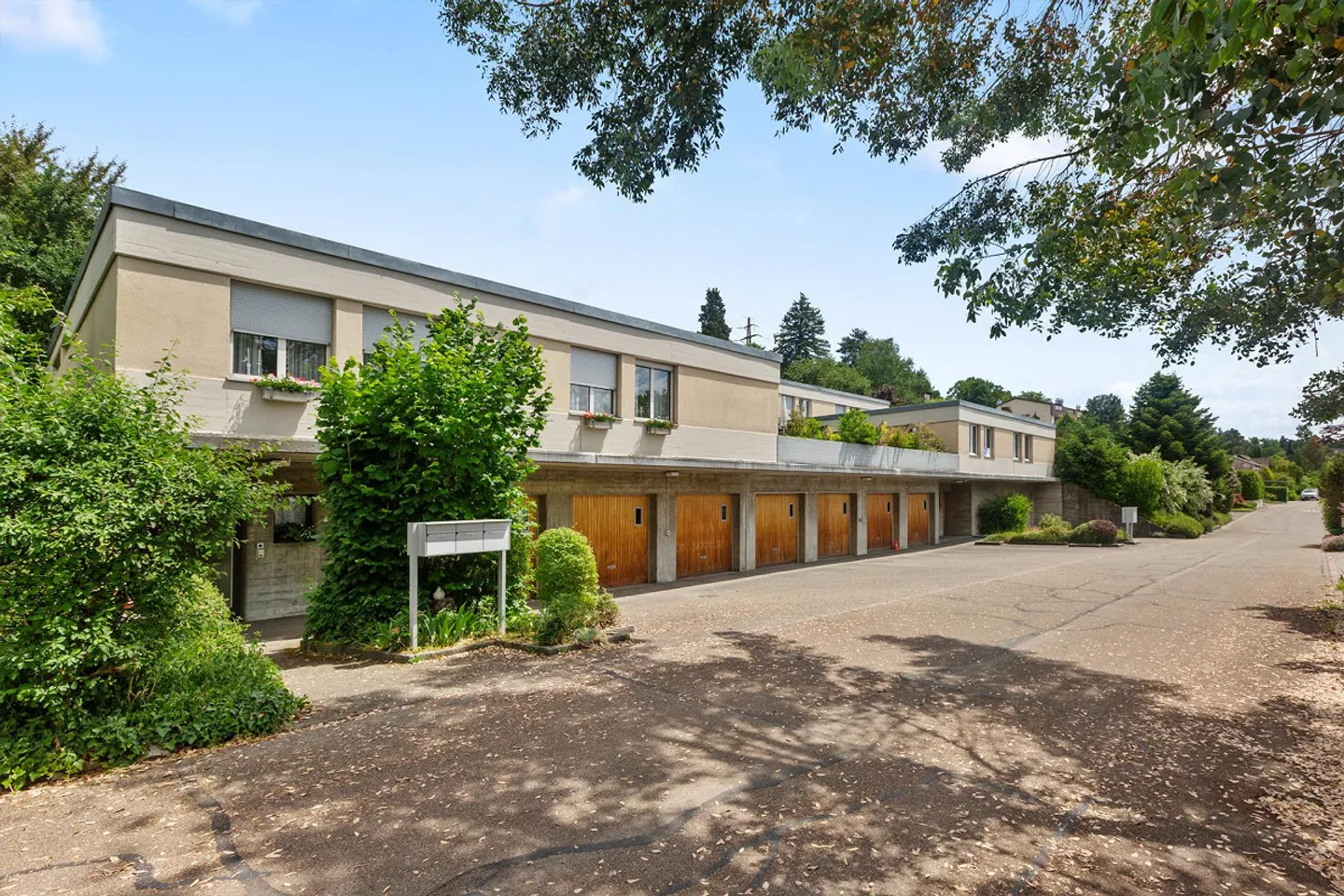 Posizione residenziale privilegiata a Dachsen - Vista inclusa! - Foto 3 di 13