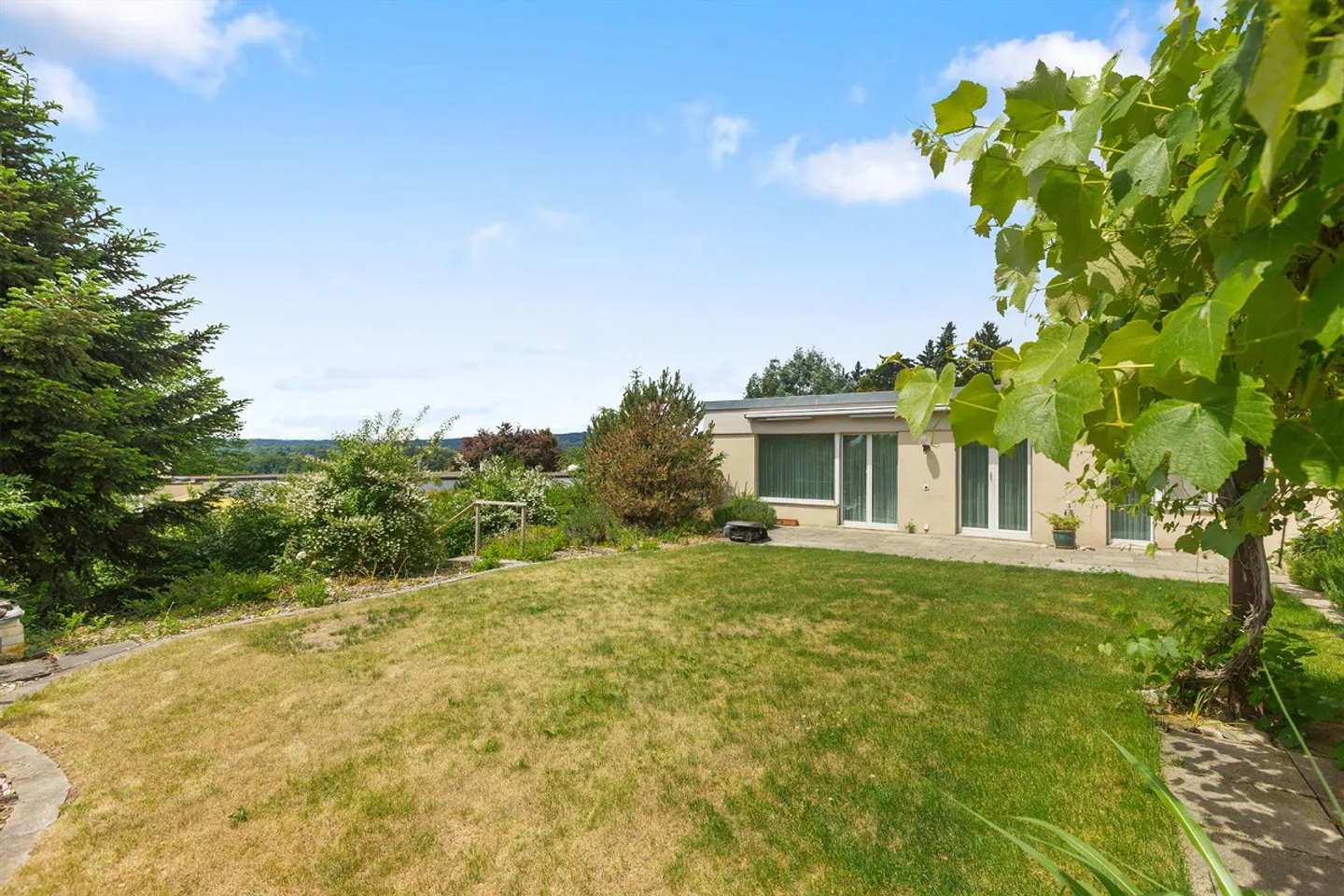 Posizione residenziale privilegiata a Dachsen - Vista inclusa! - Foto 2 di 13