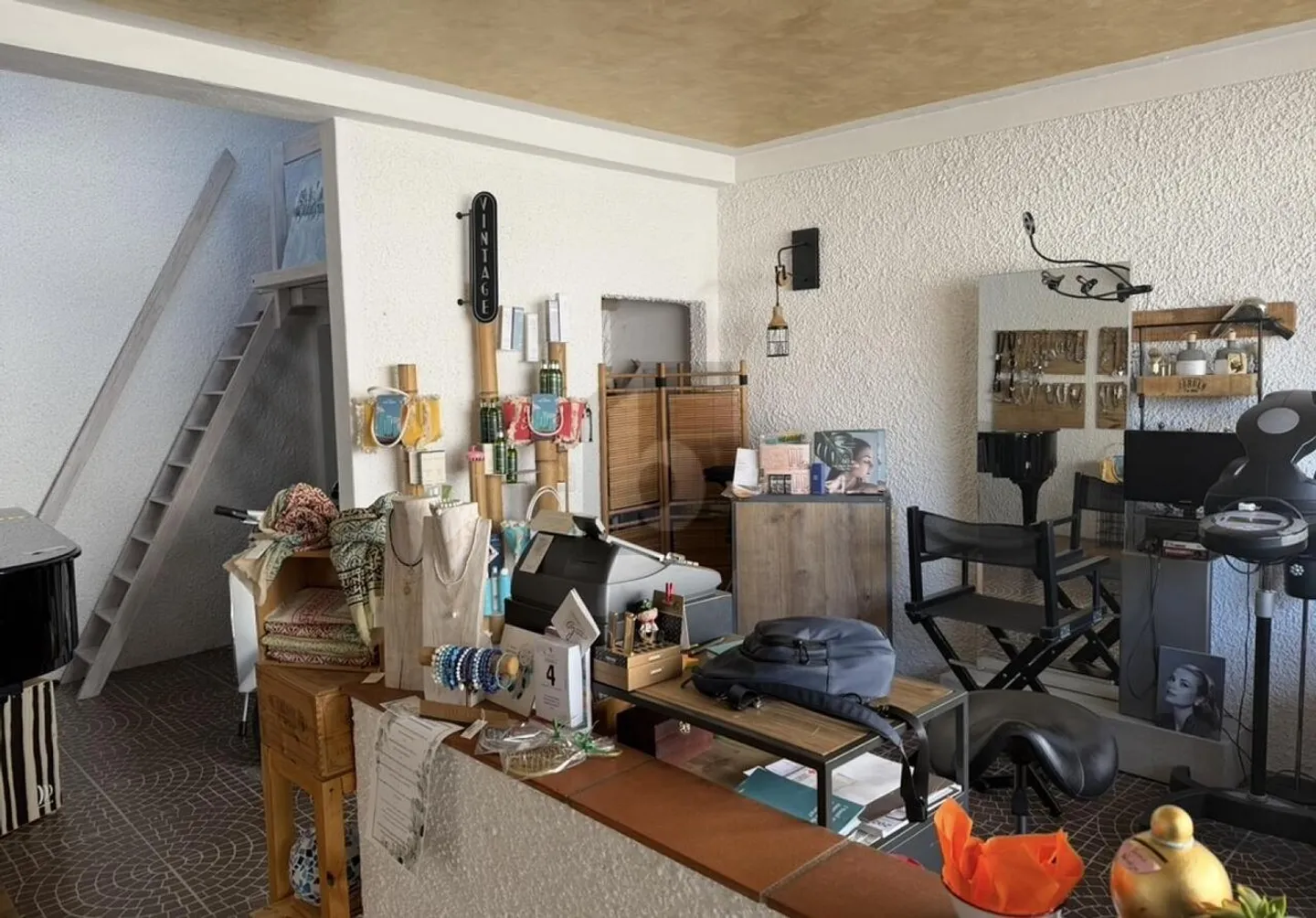 IN ZENTRALER UND STRATEGISCHER LAGE - Foto 2 von 6